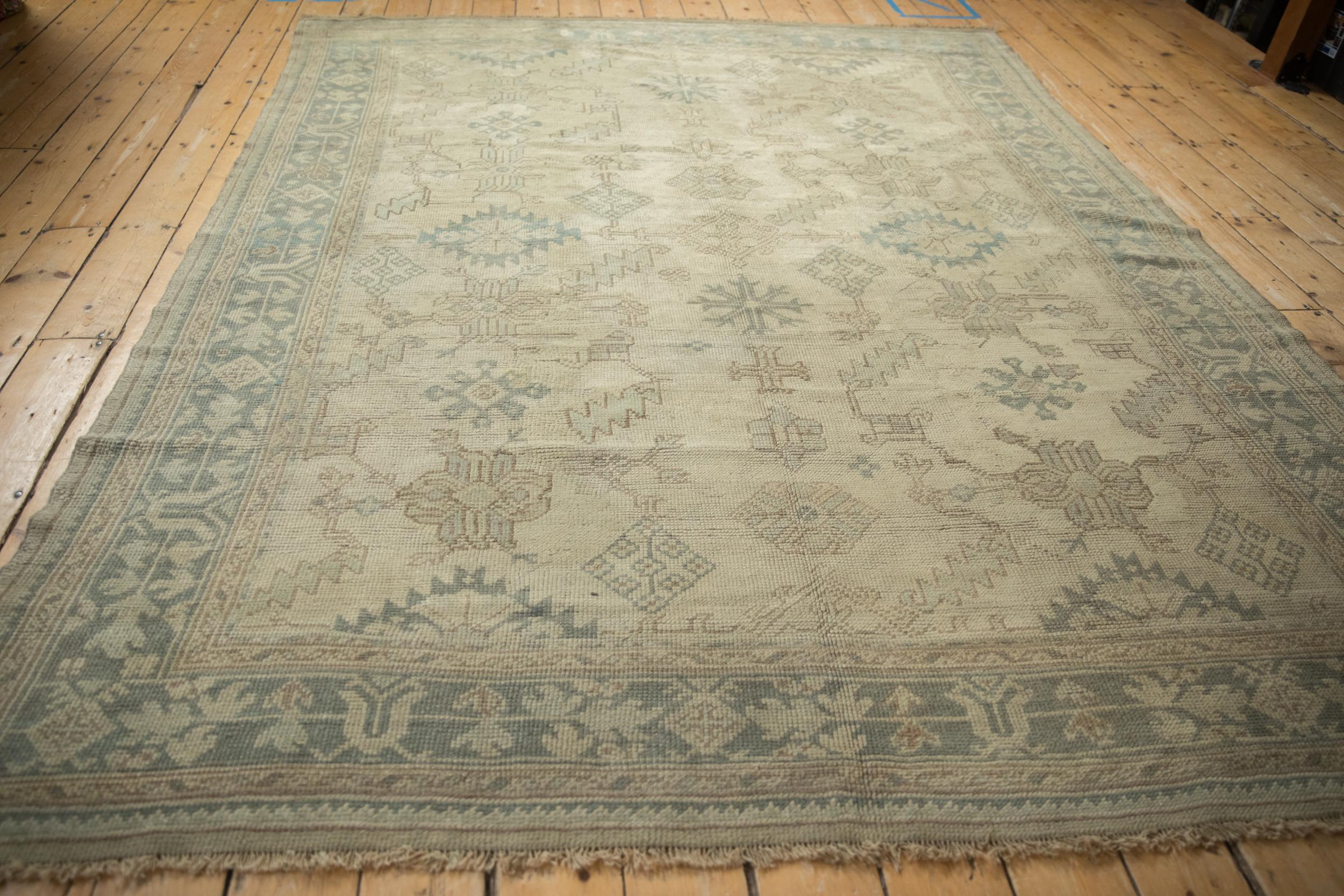 Tappeto Oushak vintage invecchiato in vendita 1