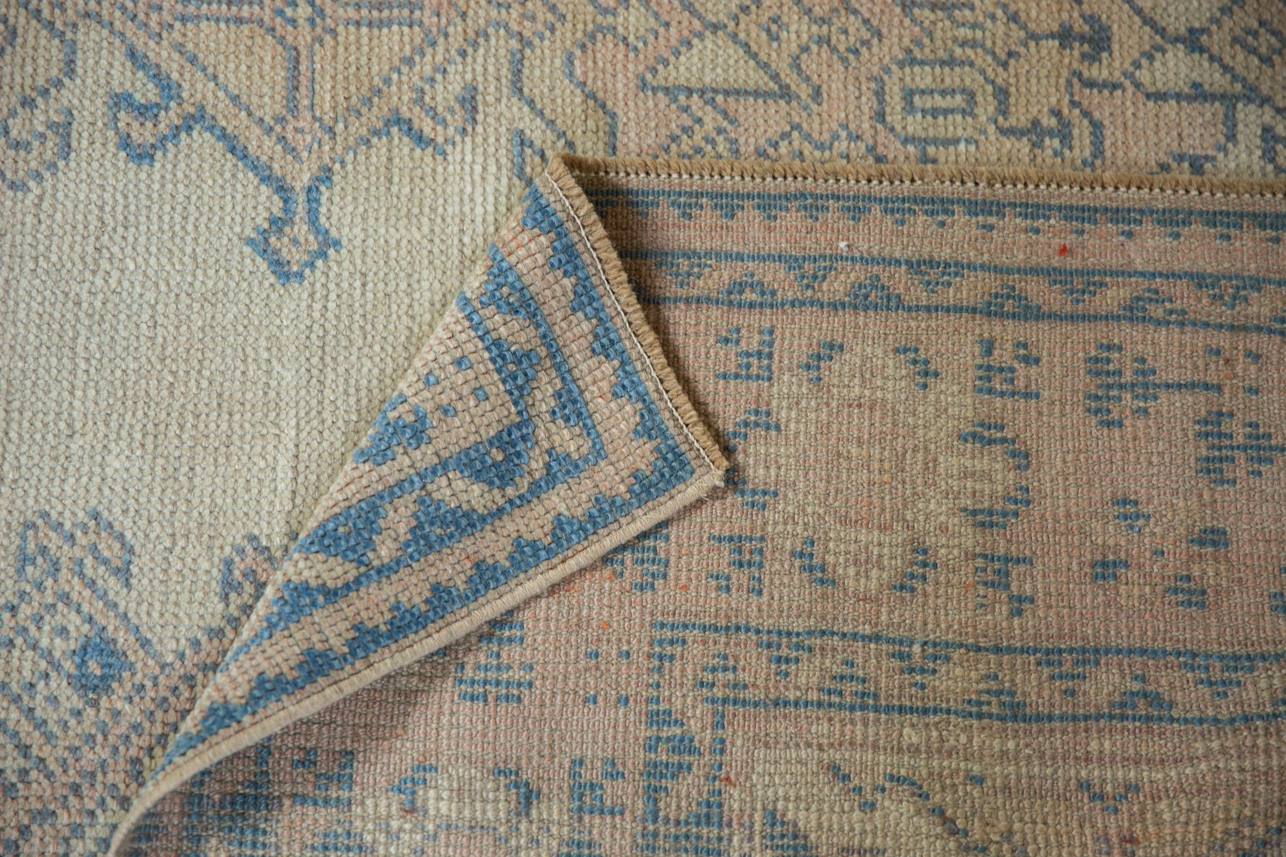 Tappeto Oushak vintage invecchiato in vendita 2