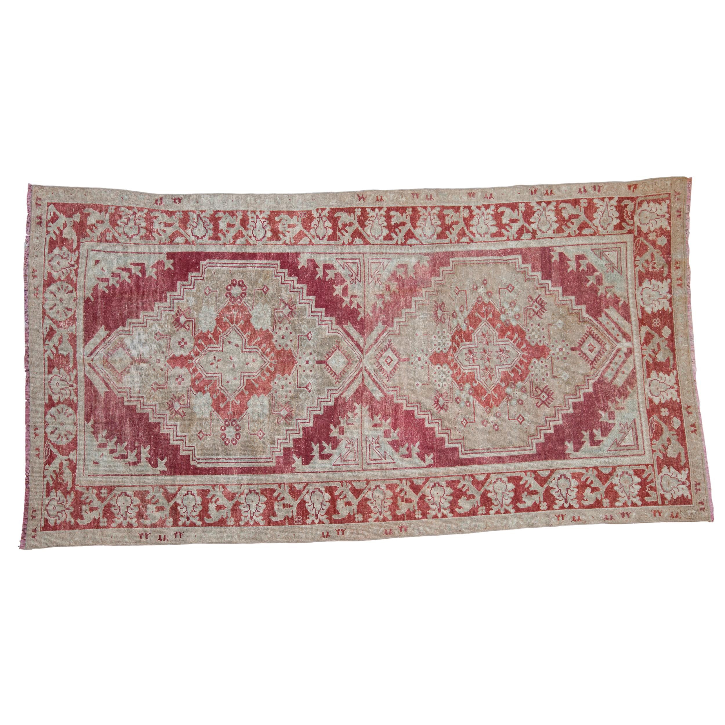 Tappeto Oushak vintage invecchiato