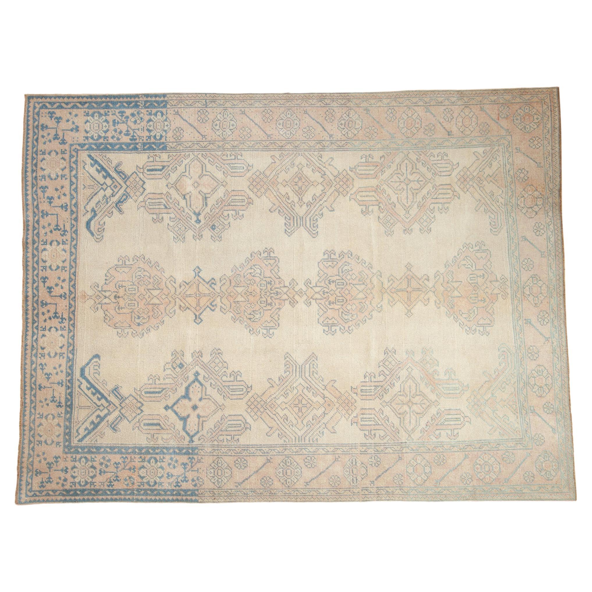 Tapis d'Oushak vintage vieilli