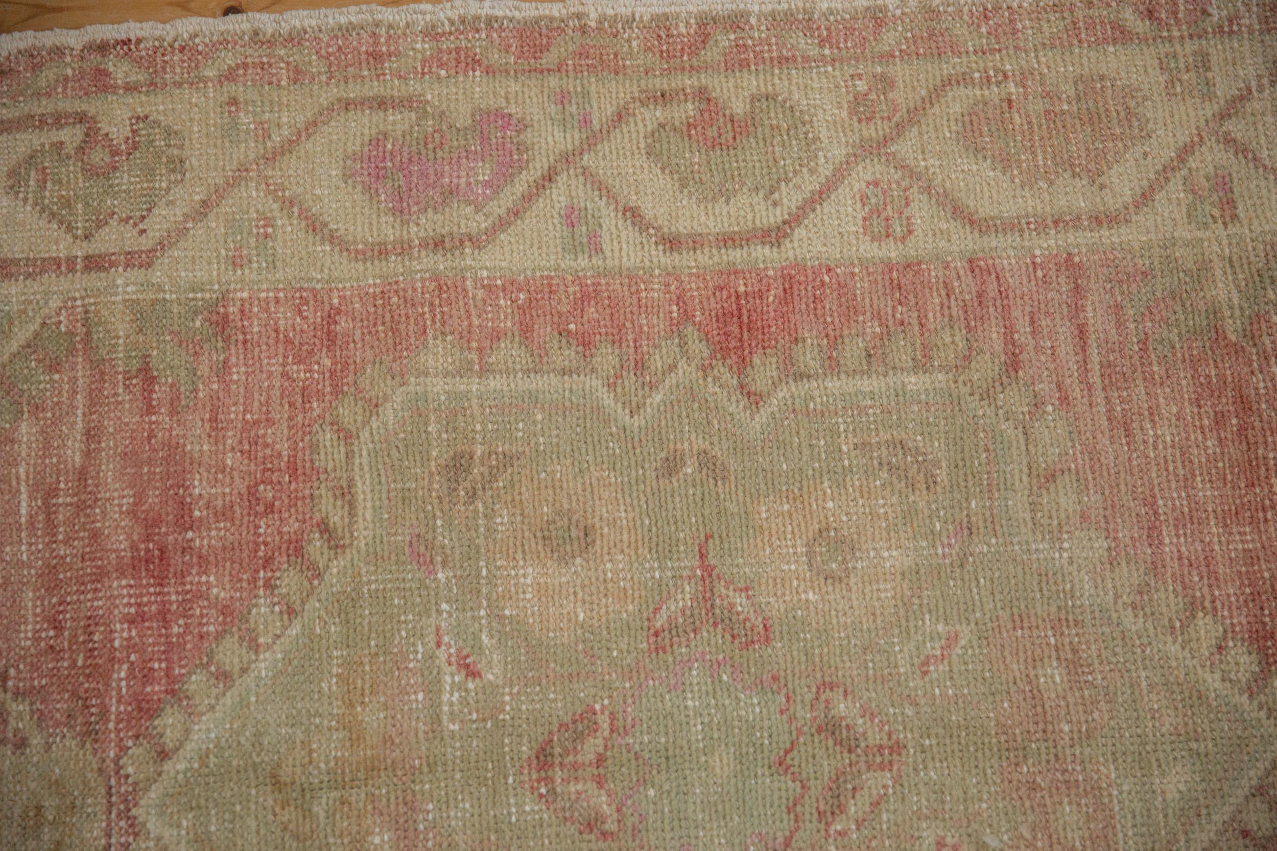 Alfombra Oushak vintage desgastada Turco en venta