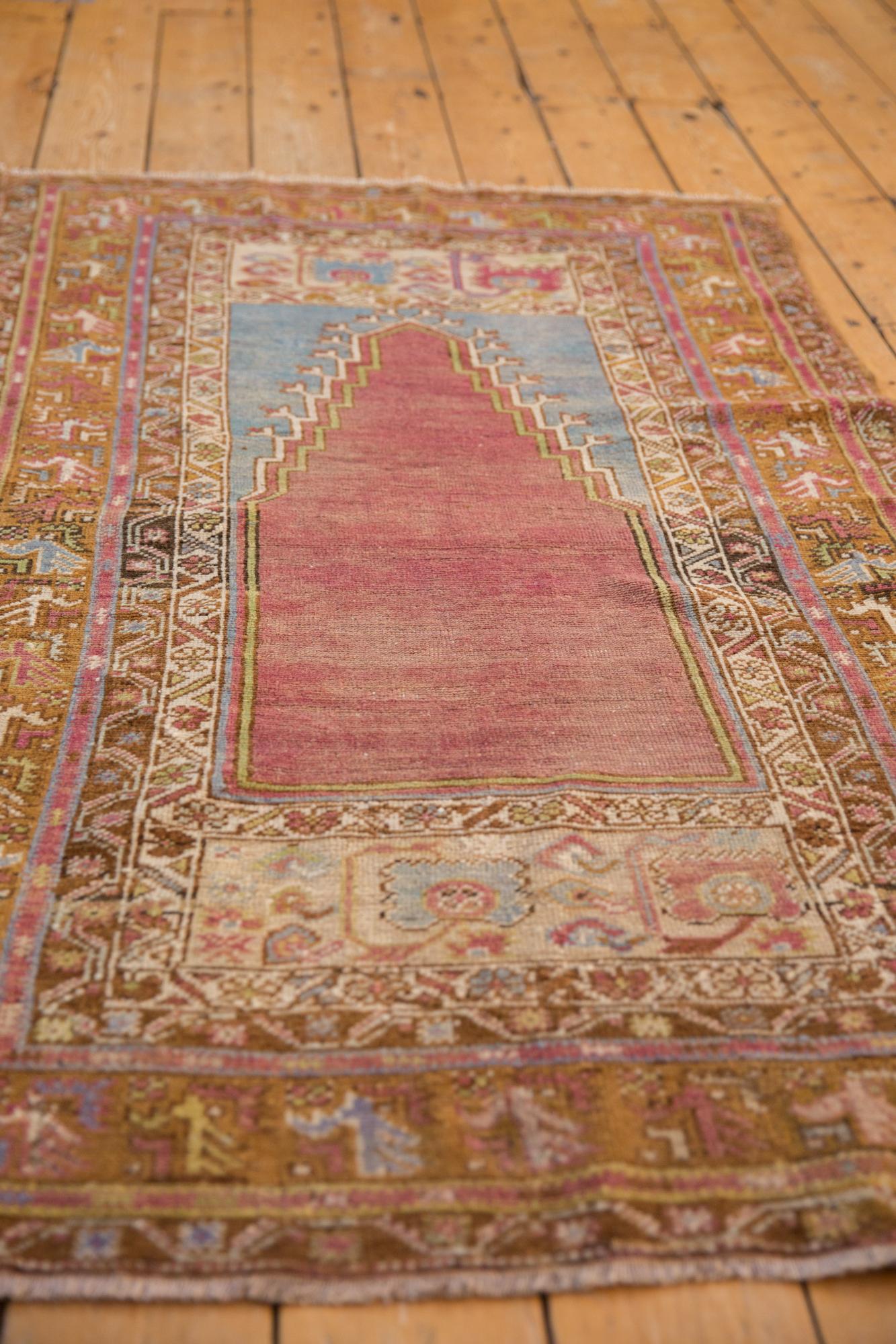 Tappeto Oushak vintage con segni di invecchiamento In condizioni discrete in vendita a Katonah, NY