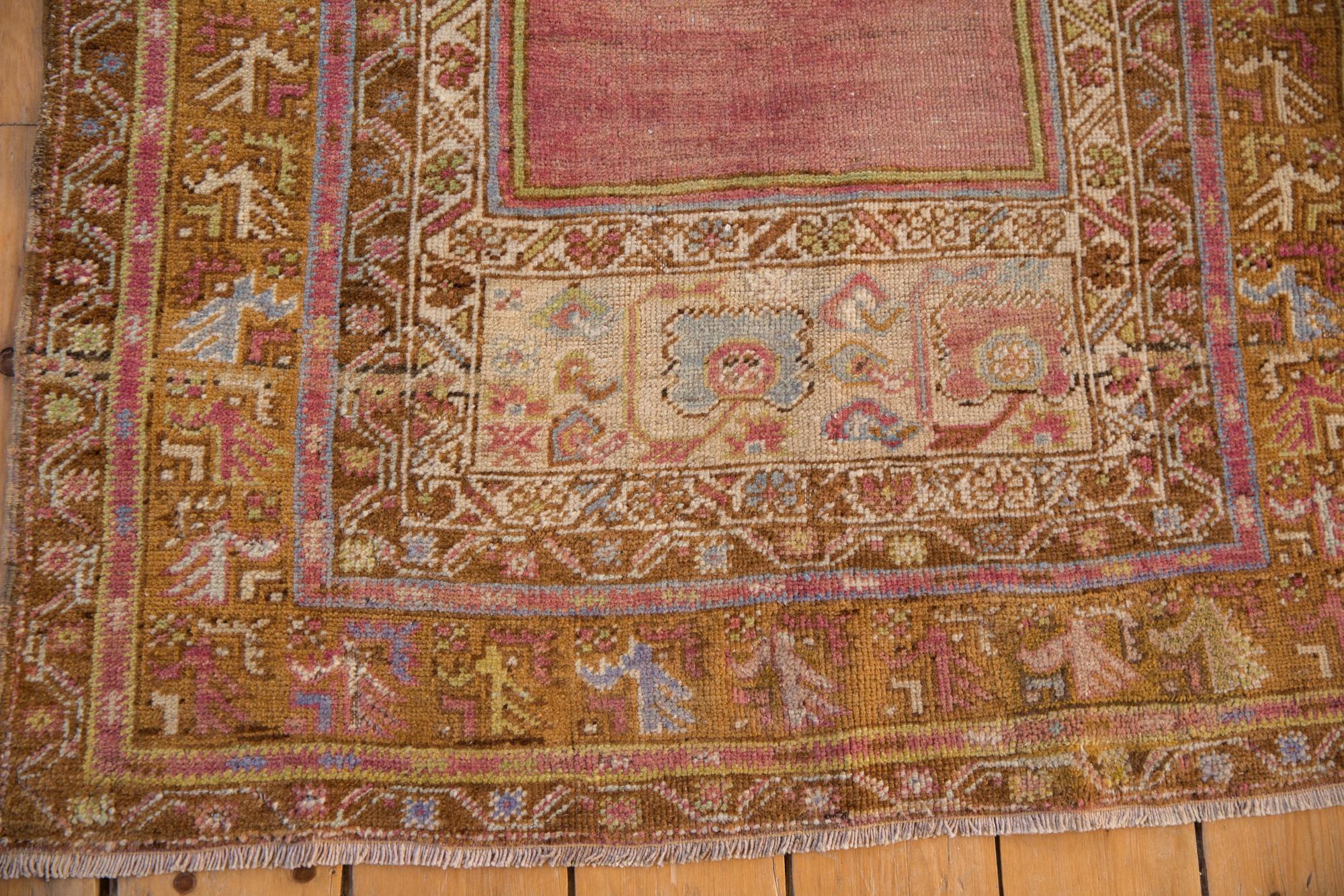 Metà XX secolo Tappeto Oushak vintage con segni di invecchiamento in vendita