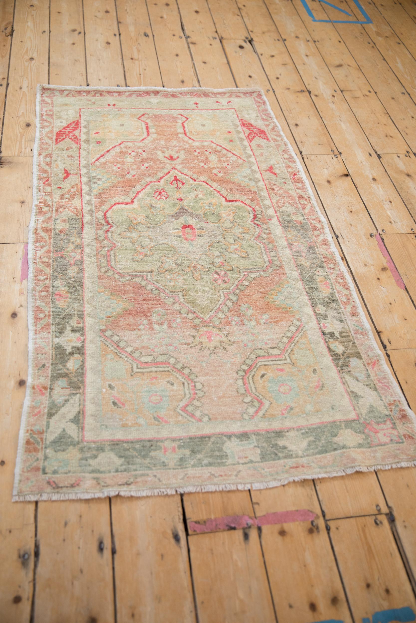 Tappeto Oushak vintage con segni di invecchiamento in vendita 1