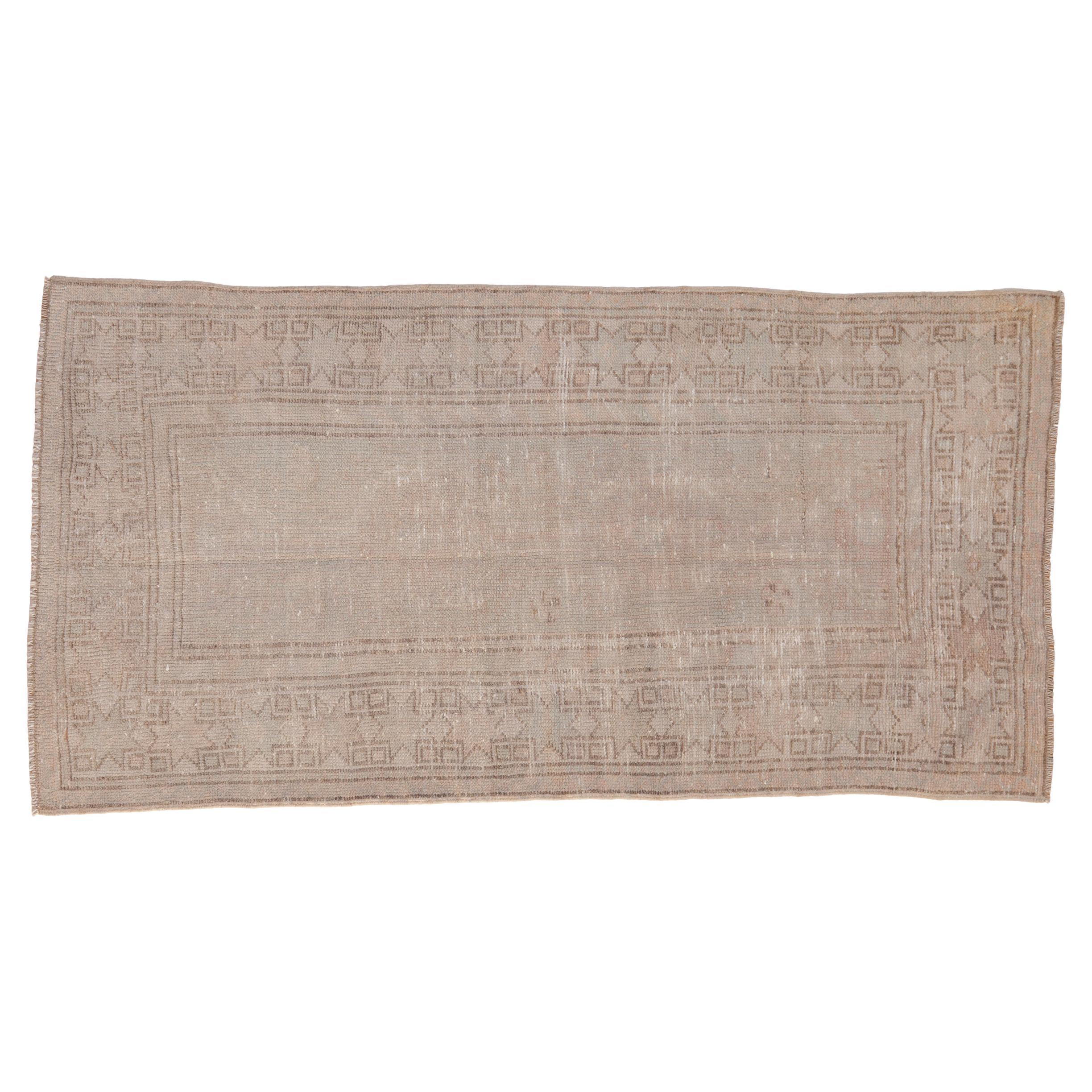 Tappeto Oushak vintage con segni di invecchiamento