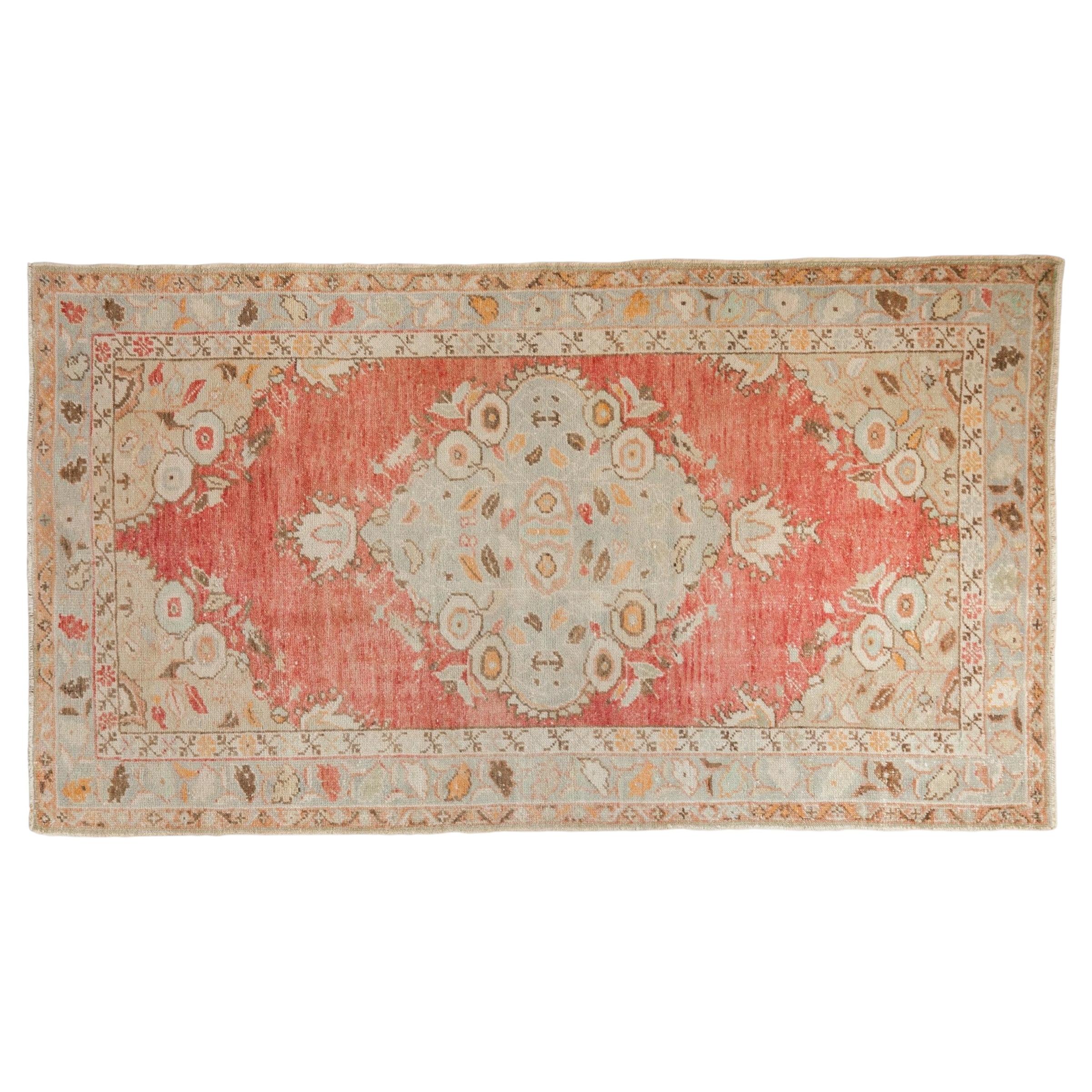 Tappeto Oushak vintage con segni di invecchiamento in vendita