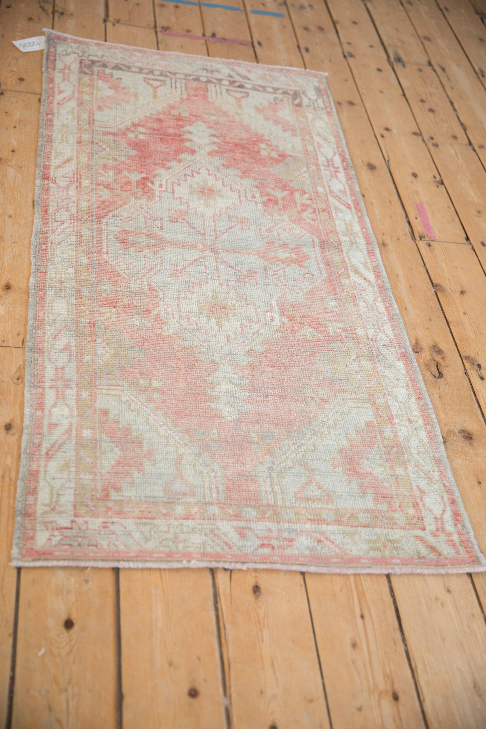 Vintage Distressed Oushak Teppich Läufer im Angebot 3