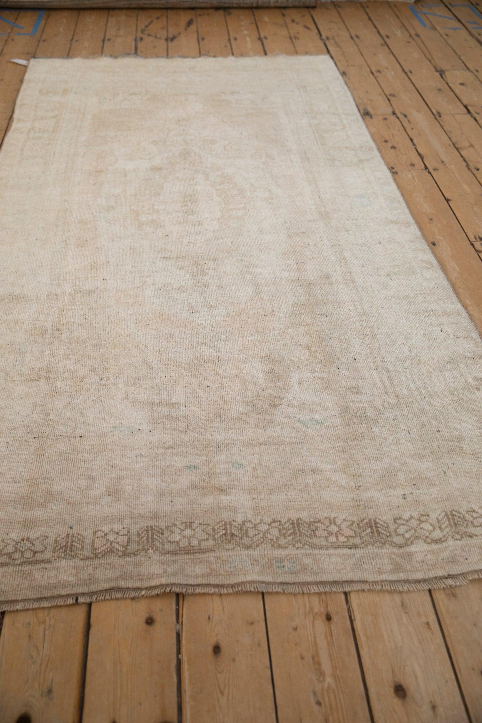 Vintage Distressed Oushak Teppich Läufer im Angebot 3