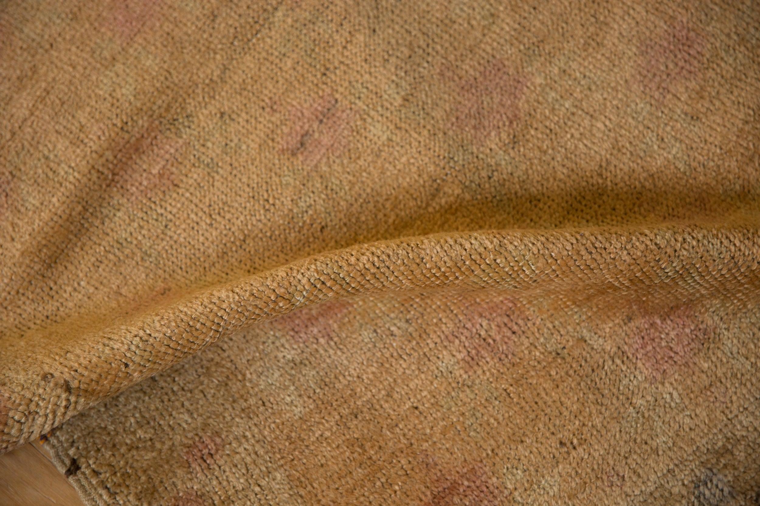 Vintage Distressed Oushak Teppich Läufer im Angebot 4
