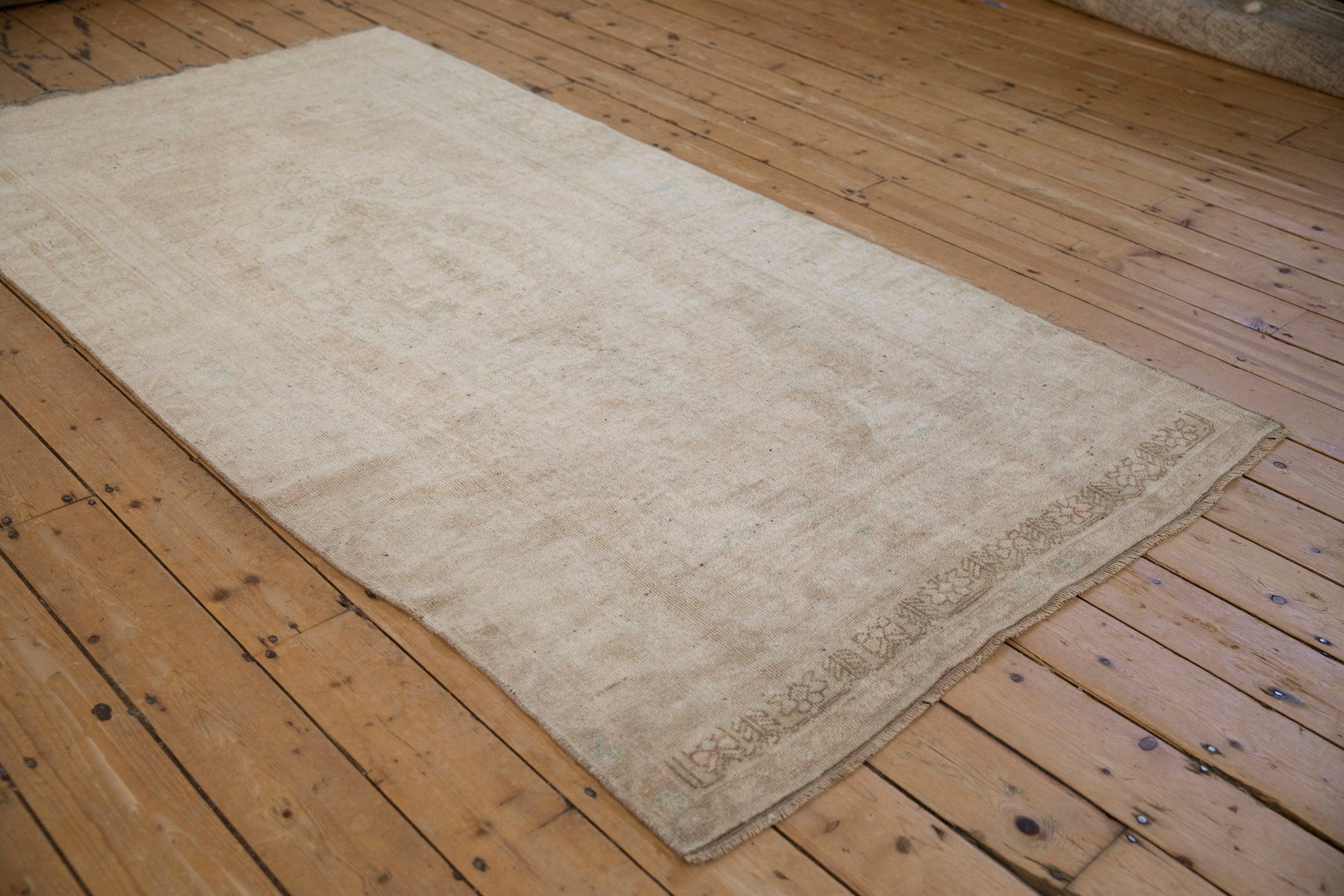 Vintage Distressed Oushak Teppich Läufer im Angebot 4