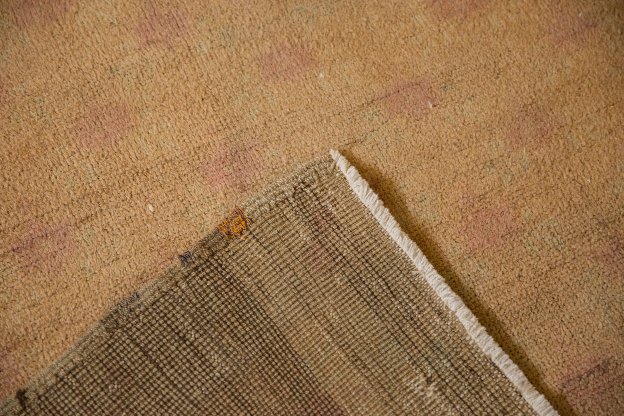 Vintage Distressed Oushak Teppich Läufer im Angebot 5