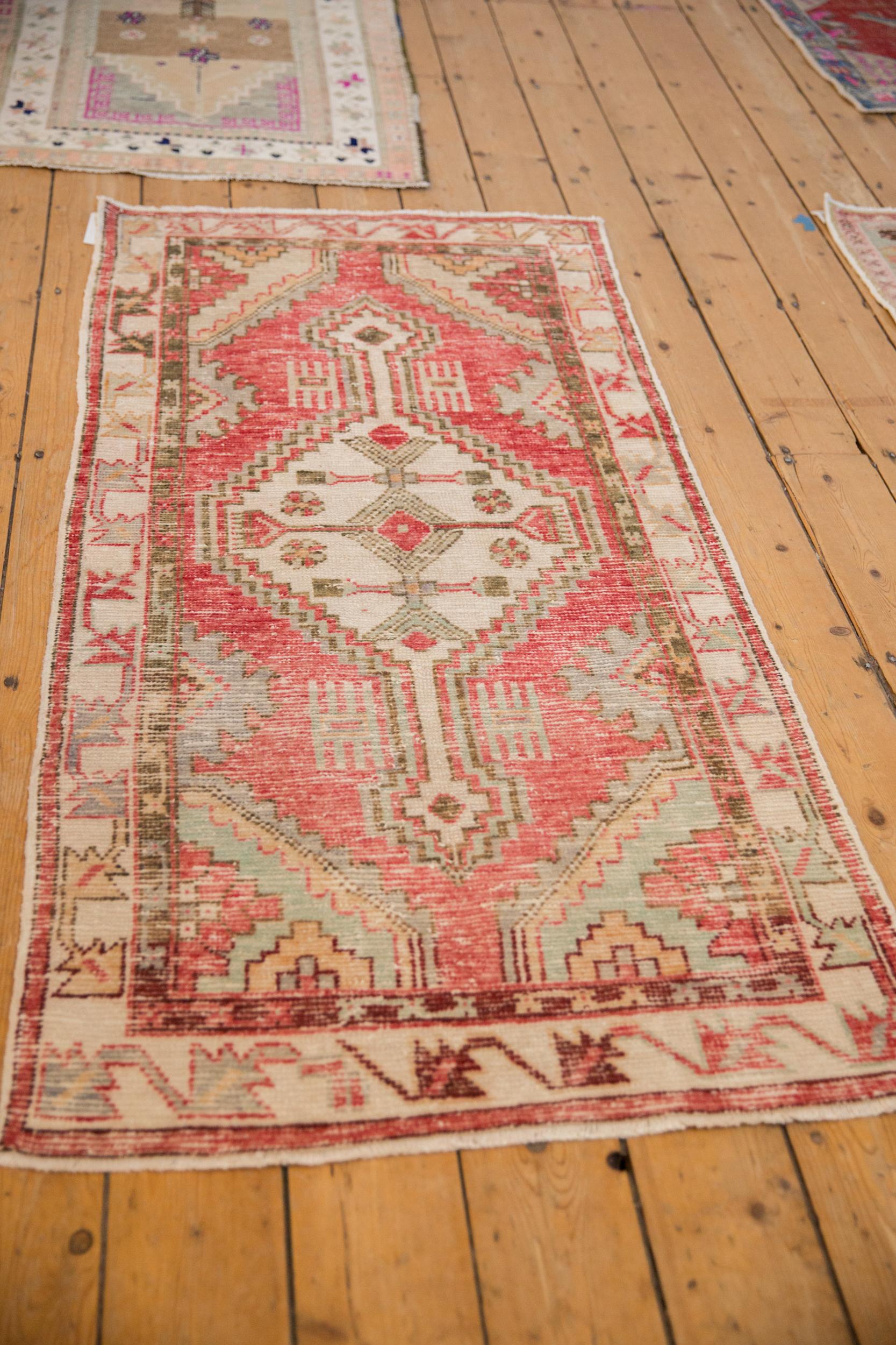 Vintage Distressed Oushak Teppich Läufer (Türkisch) im Angebot