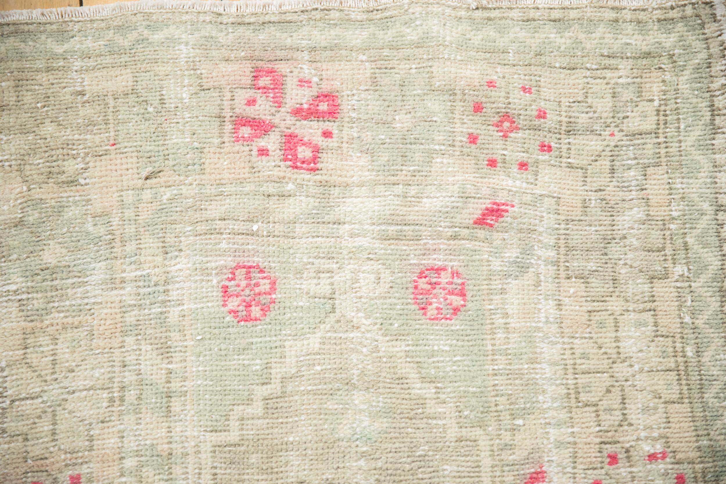 Vintage Distressed Oushak Teppich Läufer (Türkisch) im Angebot