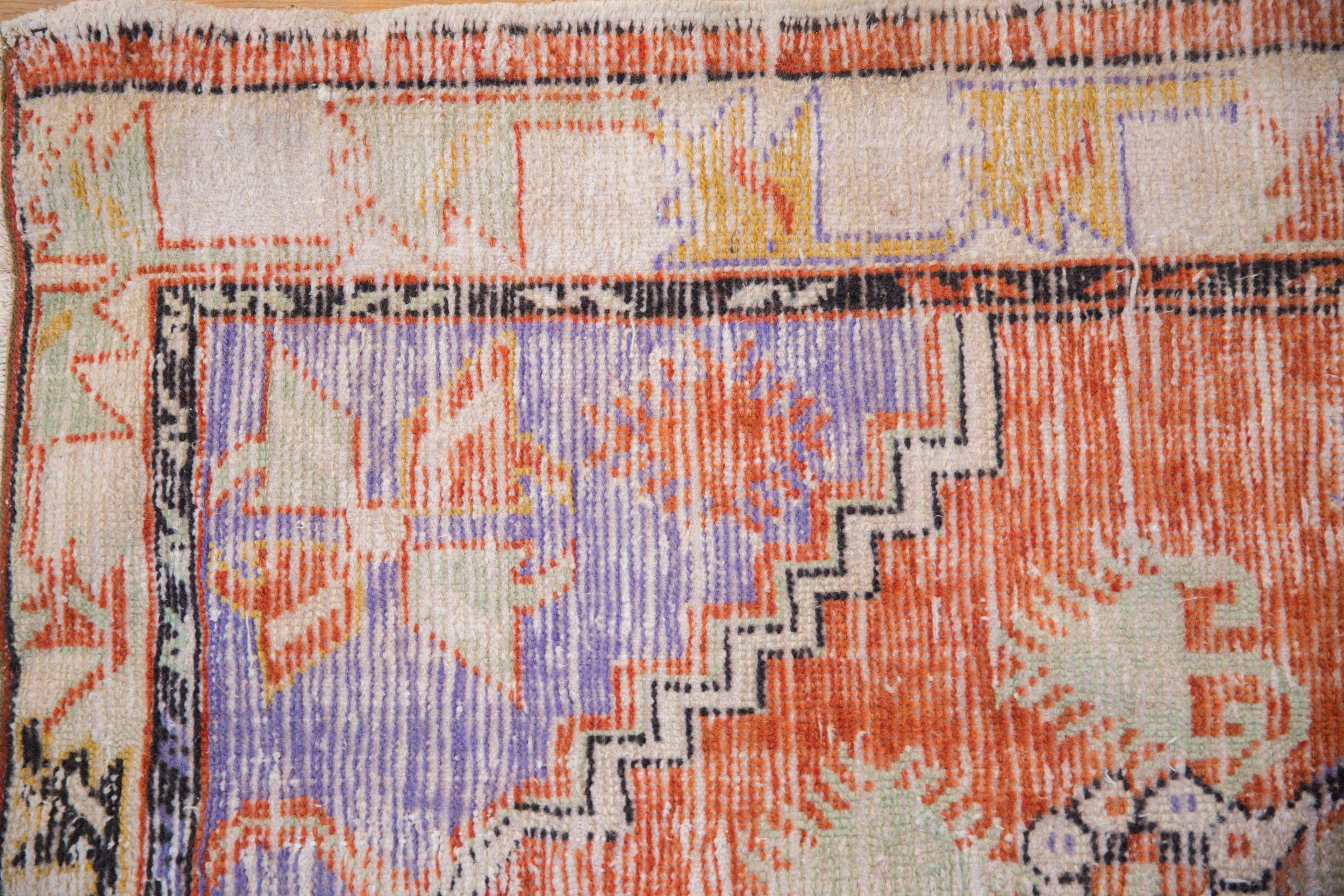 Vintage Distressed Oushak Rug Runner (Türkisch) im Angebot