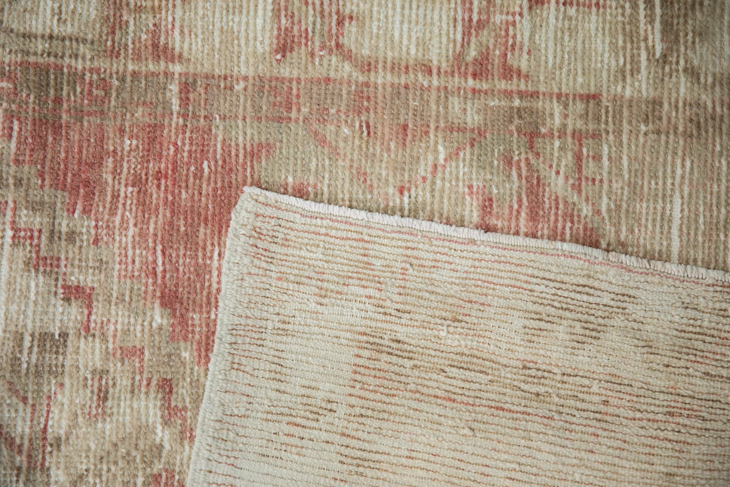 Vintage Distressed Oushak Rug Runner (Türkisch) im Angebot
