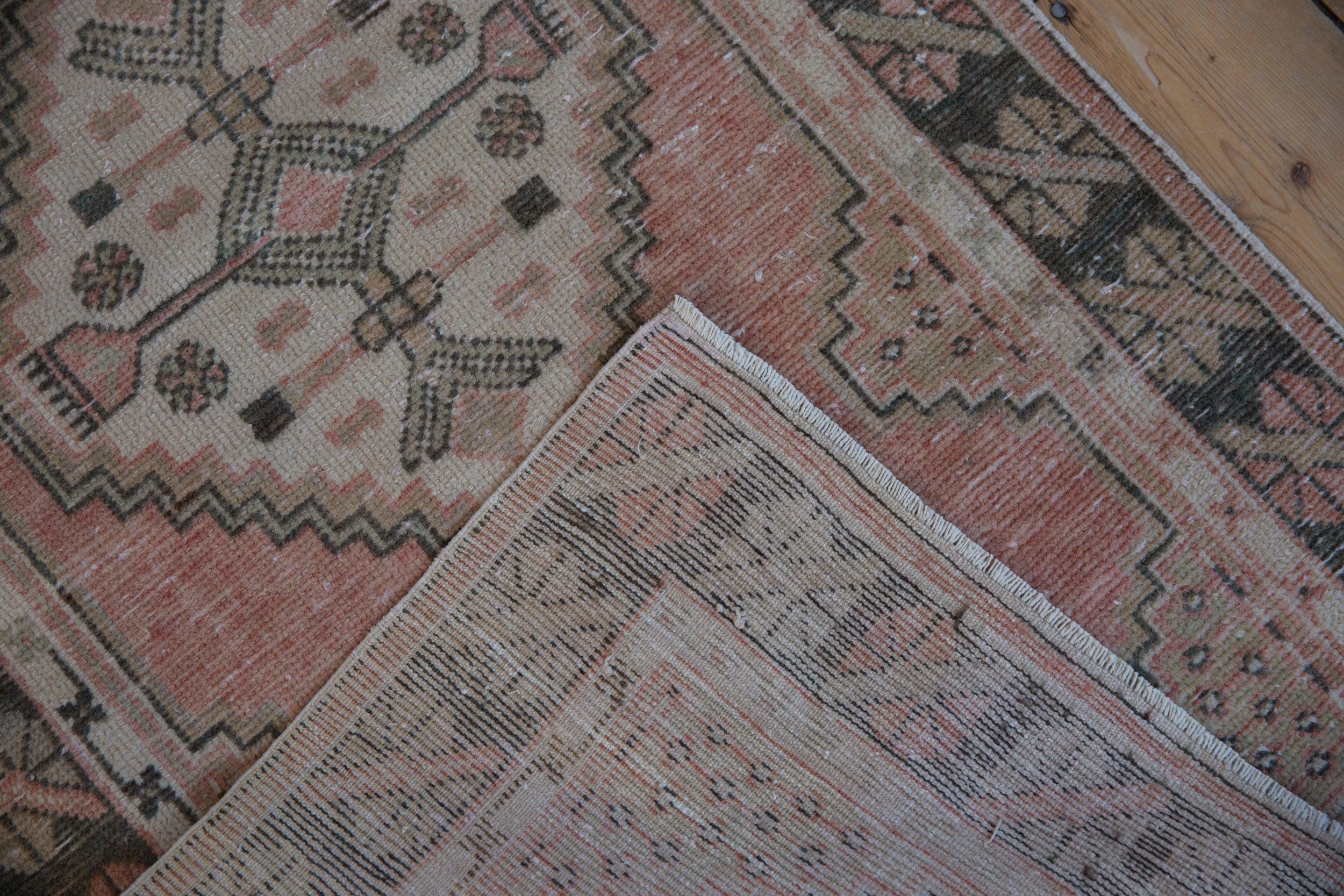 Turc Vintage Distressed Oushak Rug Runner en vente