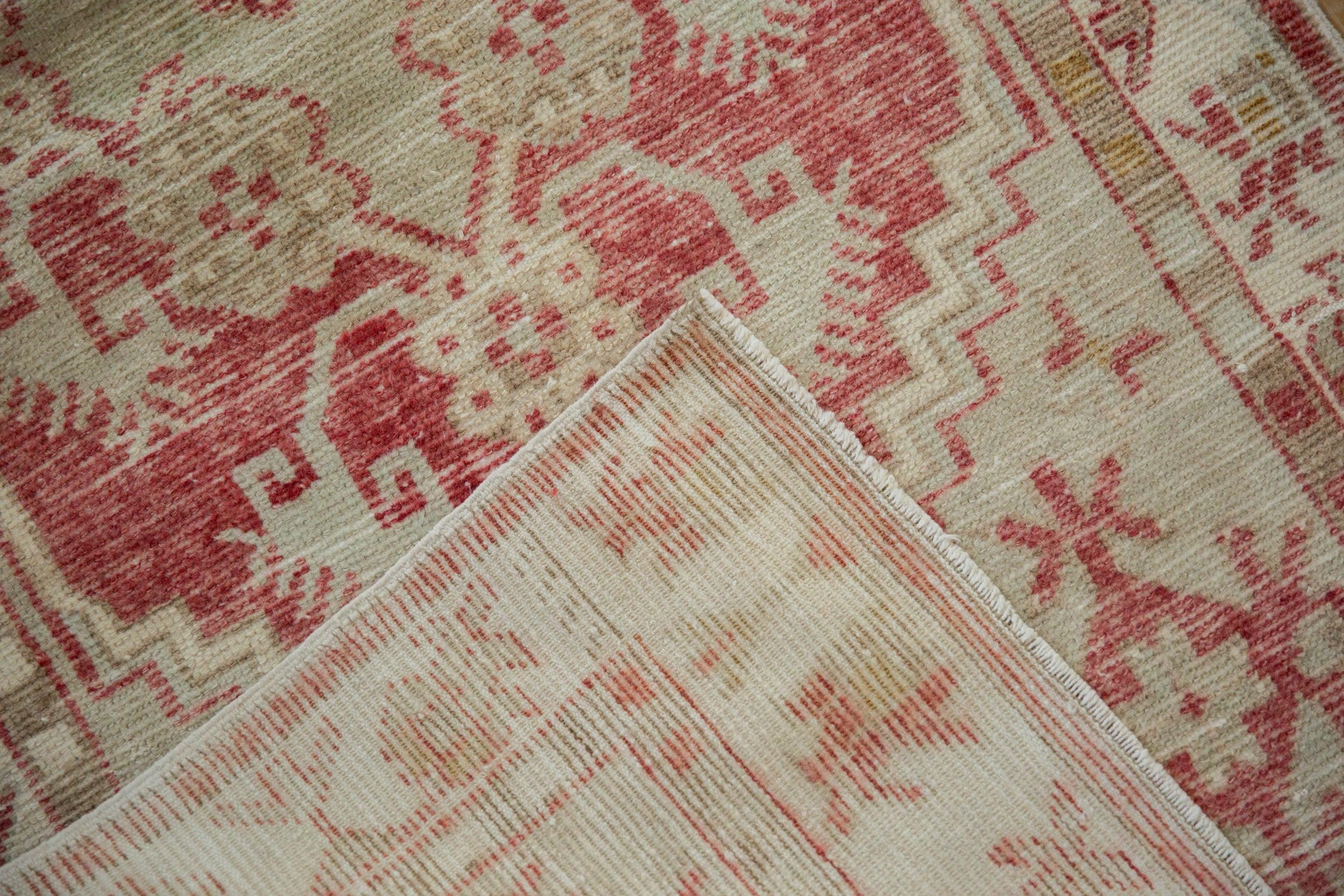 Vintage Distressed Oushak Rug Runner (Türkisch) im Angebot