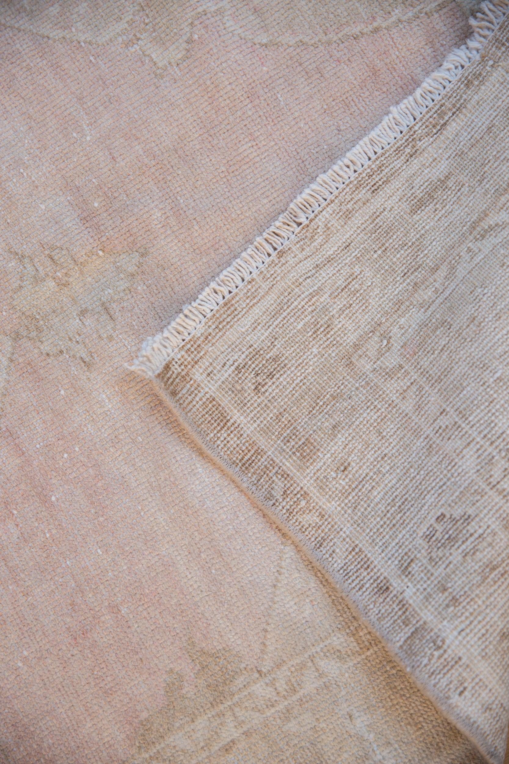 Vintage Distressed Oushak Teppich Läufer (Türkisch) im Angebot