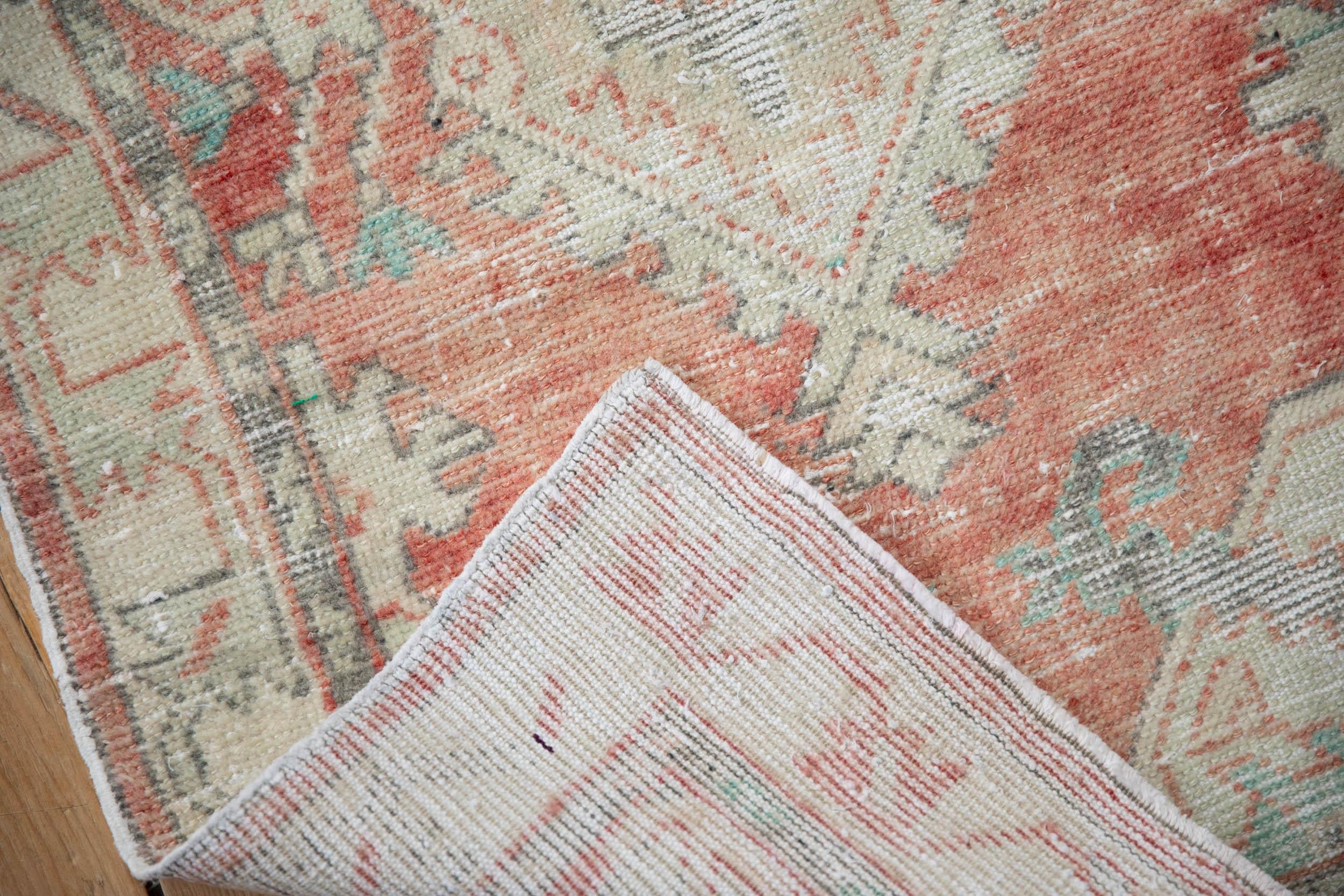 Vintage Distressed Oushak Teppich Läufer (Türkisch) im Angebot