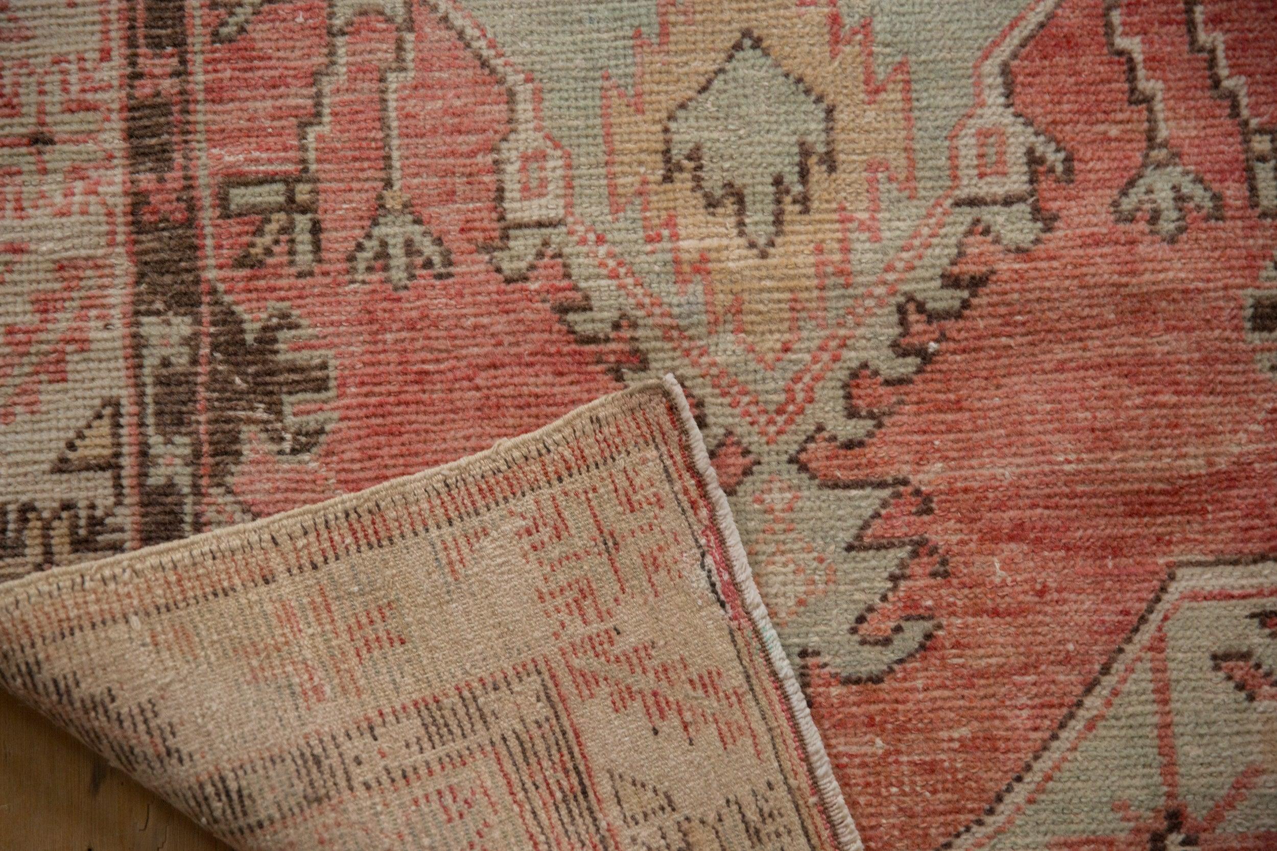 Vintage Distressed Oushak Teppich Läufer (Türkisch) im Angebot