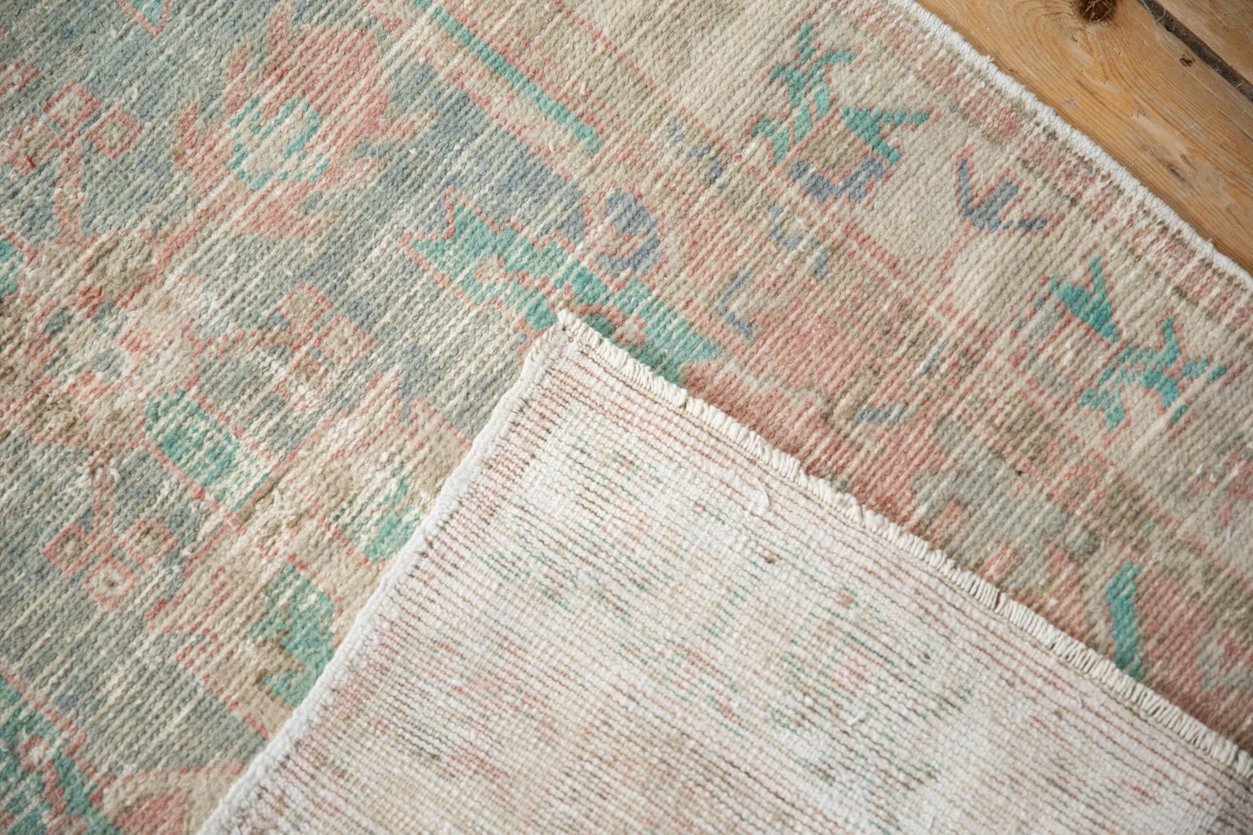 Vintage Distressed Oushak Teppich Läufer (Türkisch) im Angebot