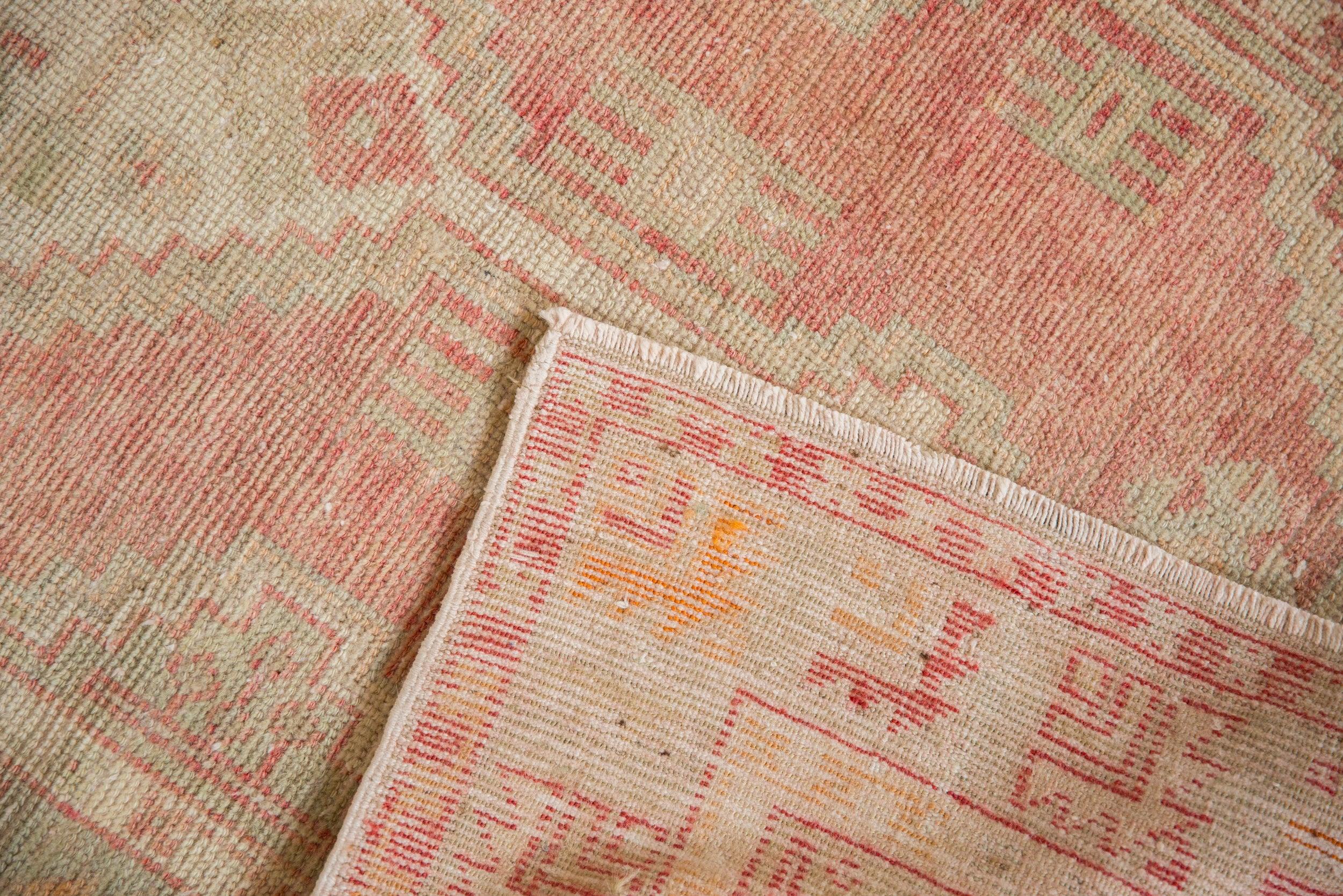 Vintage Distressed Oushak Teppich Läufer (Türkisch) im Angebot