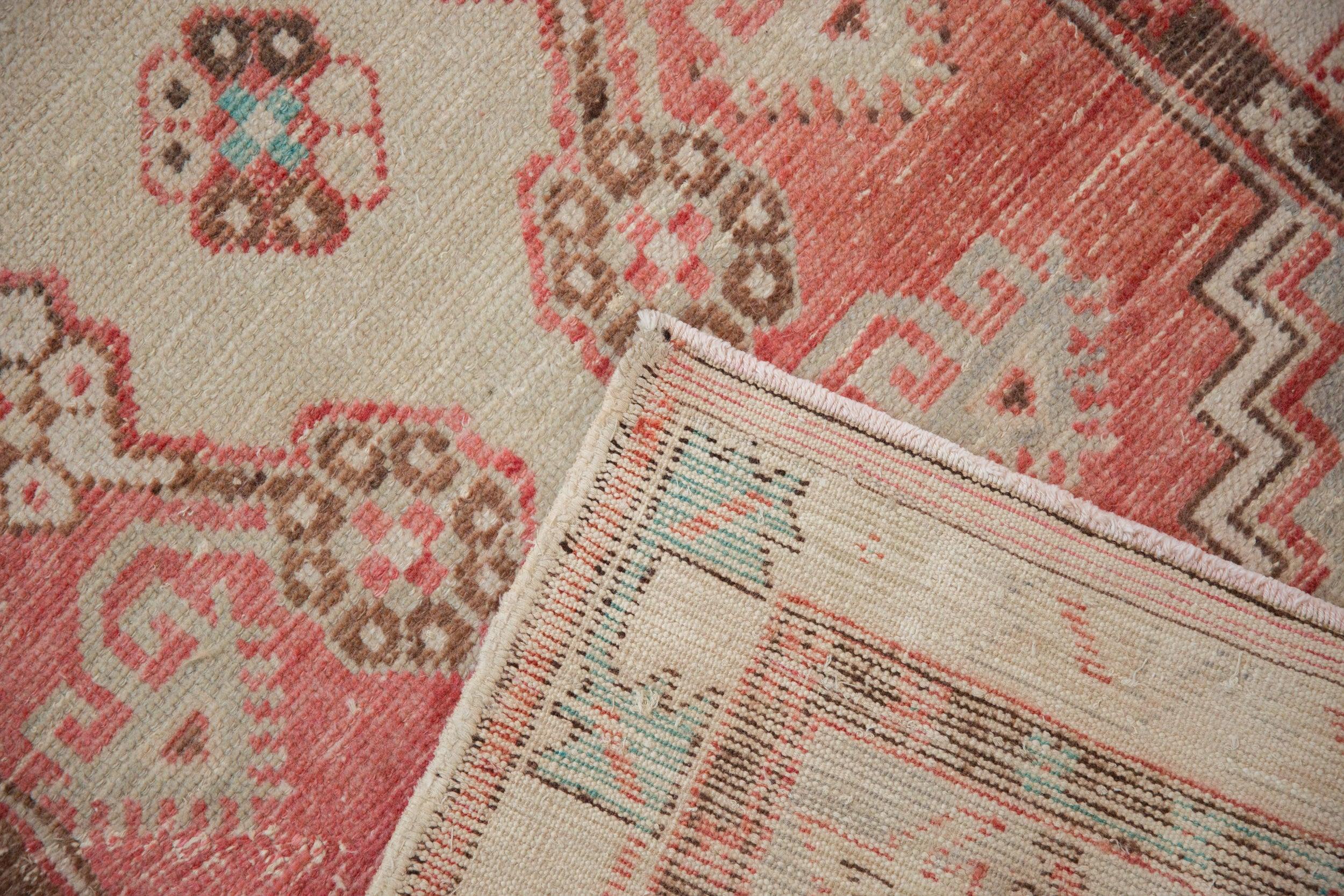 Vintage Distressed Oushak Teppich Läufer (Türkisch) im Angebot