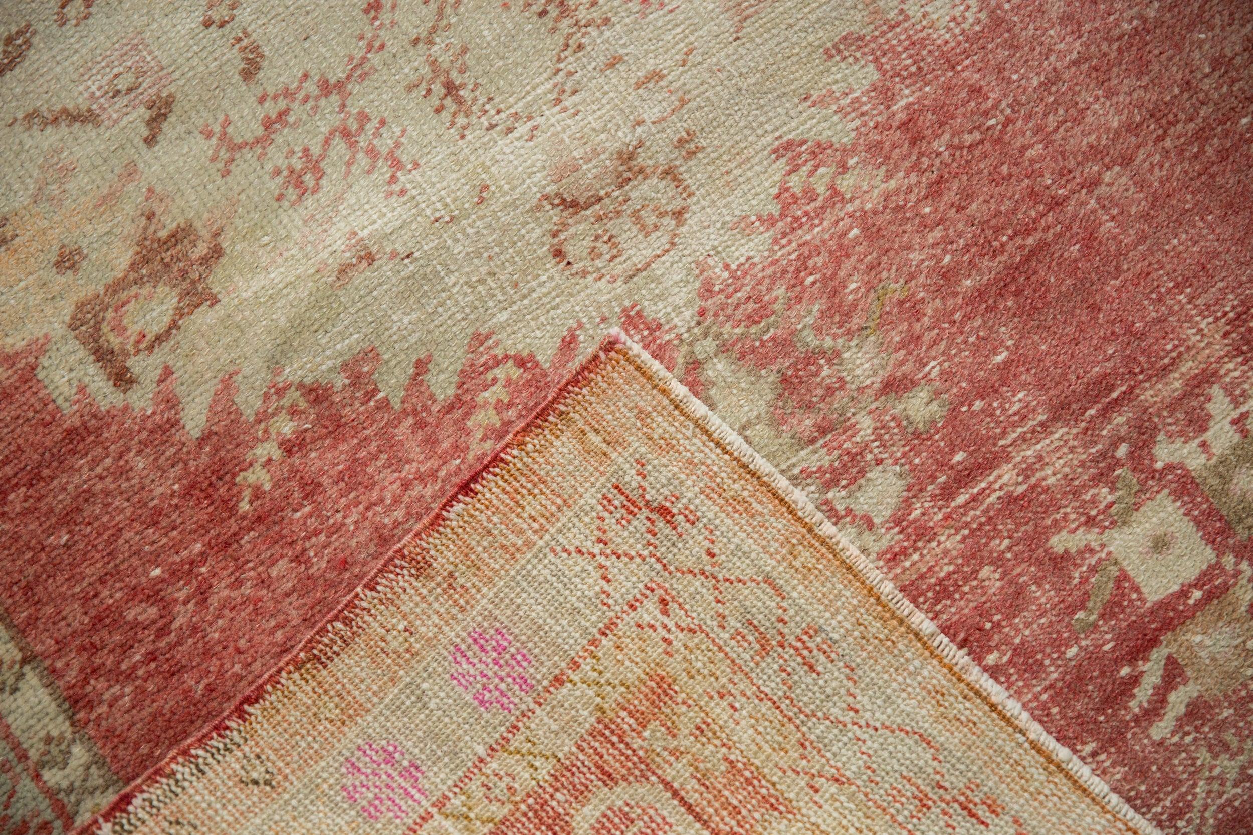 Vintage Distressed Oushak Teppich Läufer (Türkisch) im Angebot