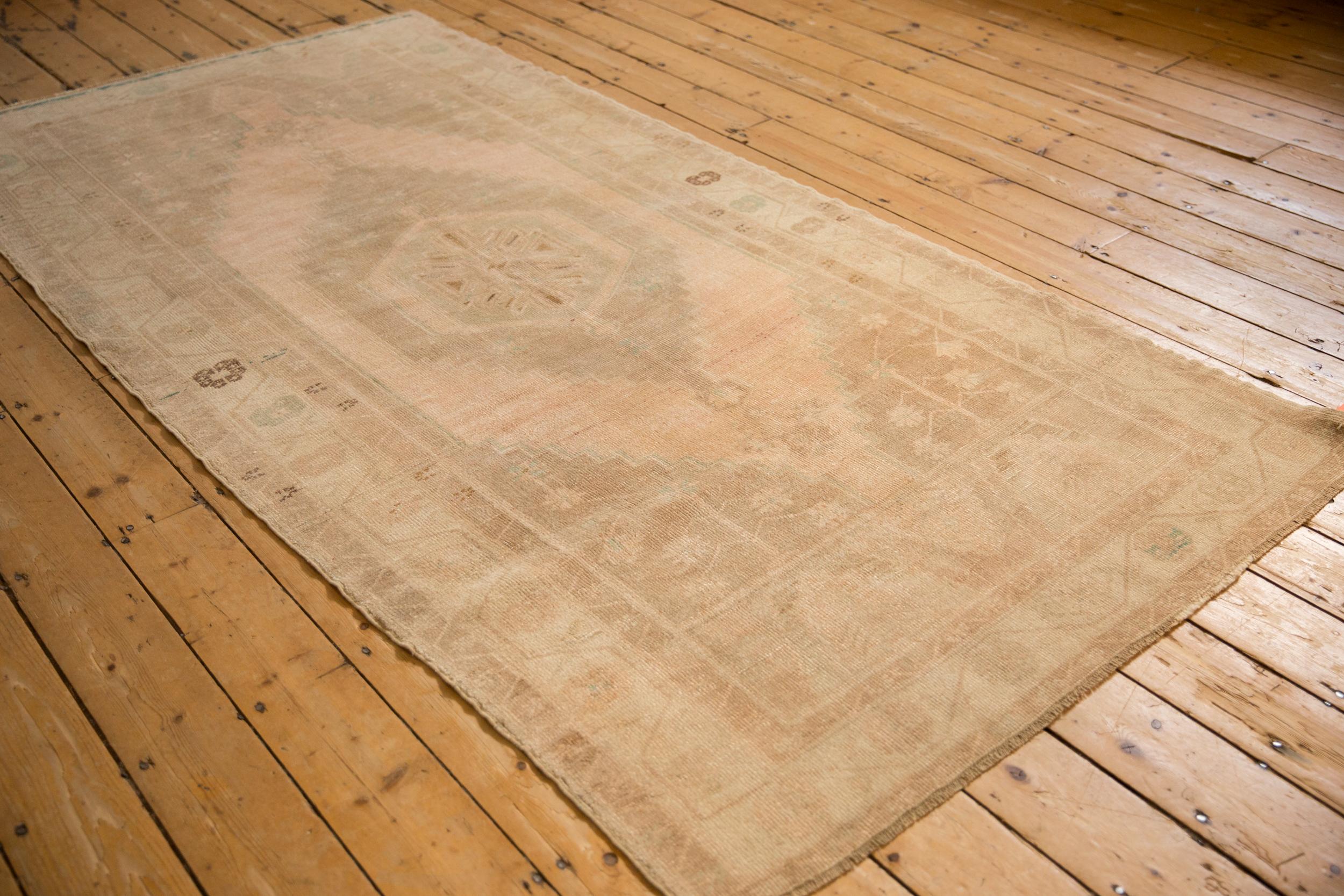 Annodato a mano Tappeto Oushak Vintage Distressed Runner in vendita