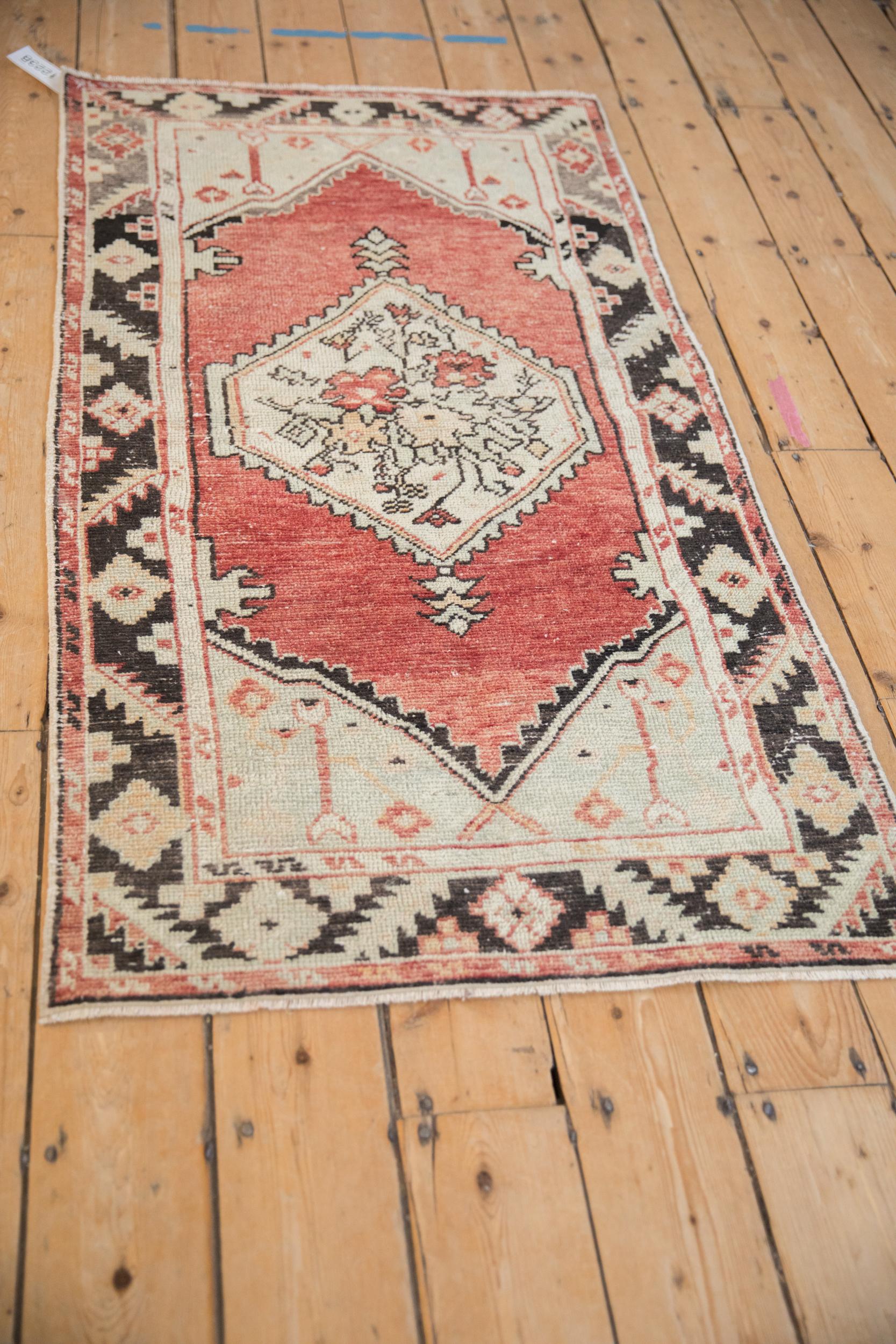 Vintage Distressed Oushak Teppich Läufer (Handgeknüpft) im Angebot