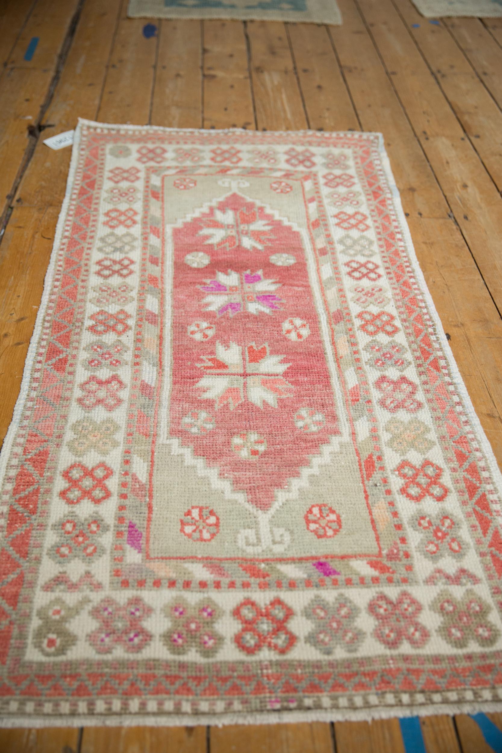Annodato a mano Tappeto Oushak Vintage Distressed Runner in vendita