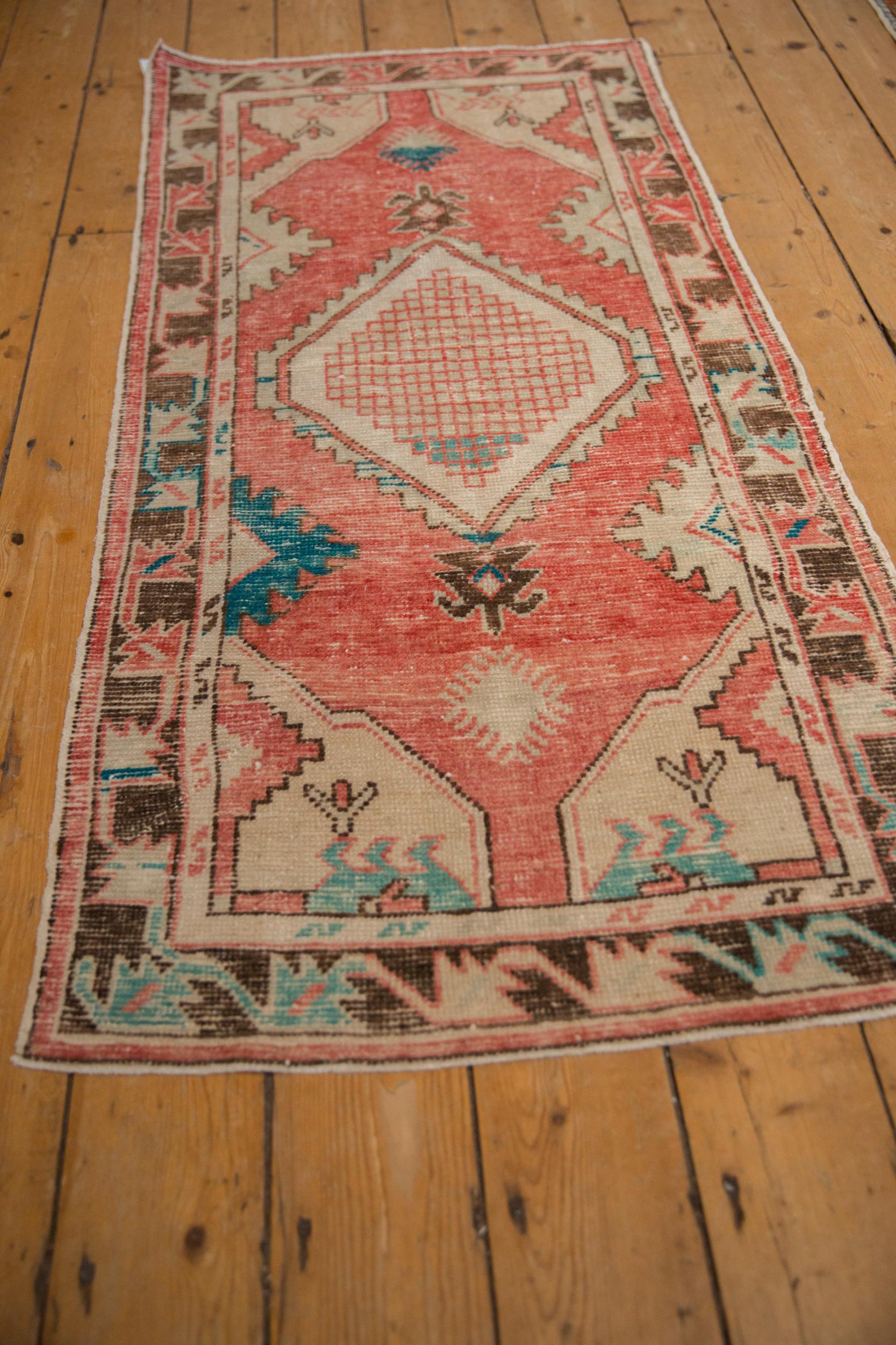 Annodato a mano Tappeto Oushak Vintage Distressed Runner in vendita