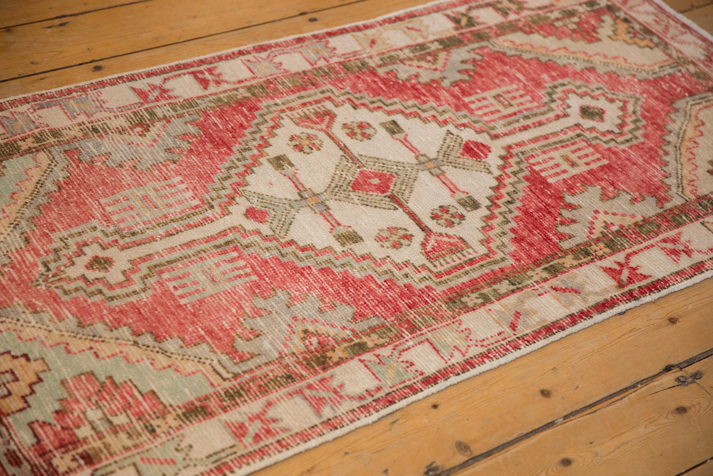 Vintage Distressed Oushak Teppich Läufer (Handgeknüpft) im Angebot