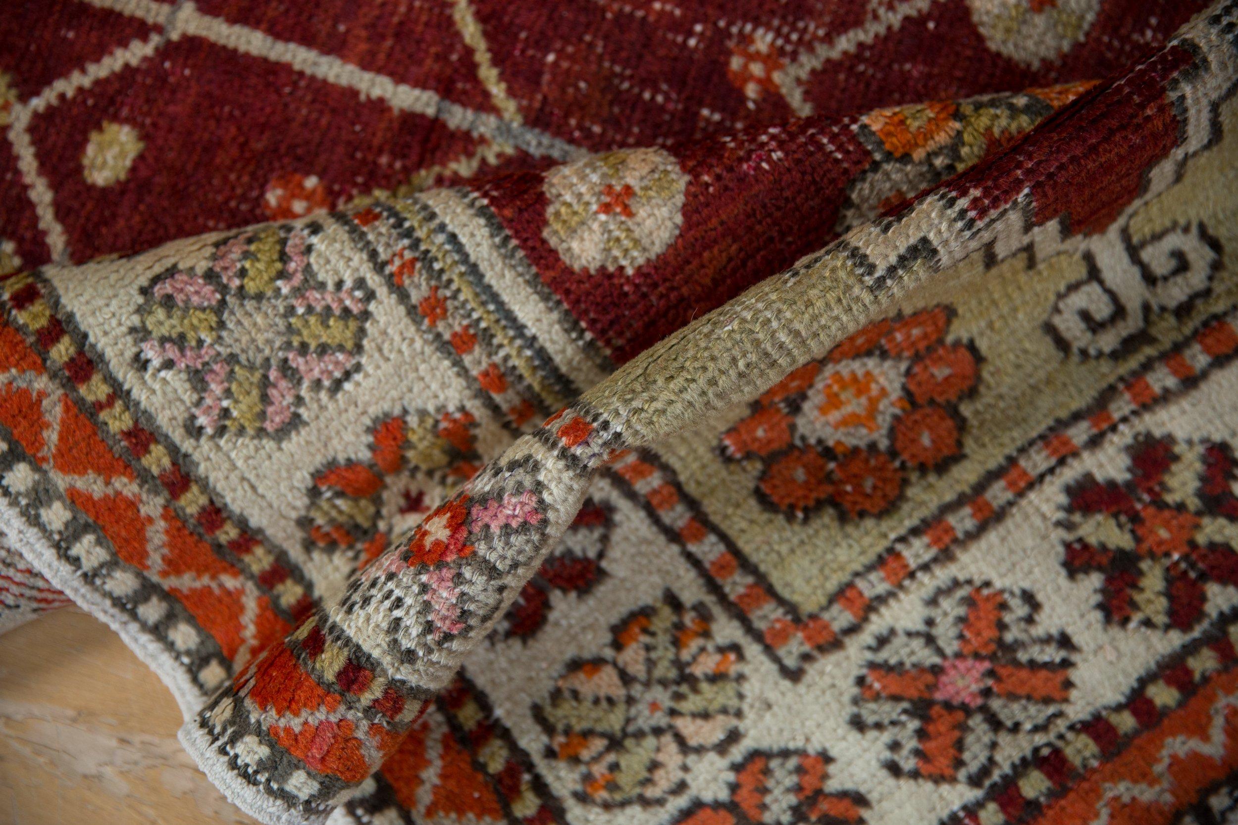 Annodato a mano Vintage Distressed Oushak Rug Runner in vendita