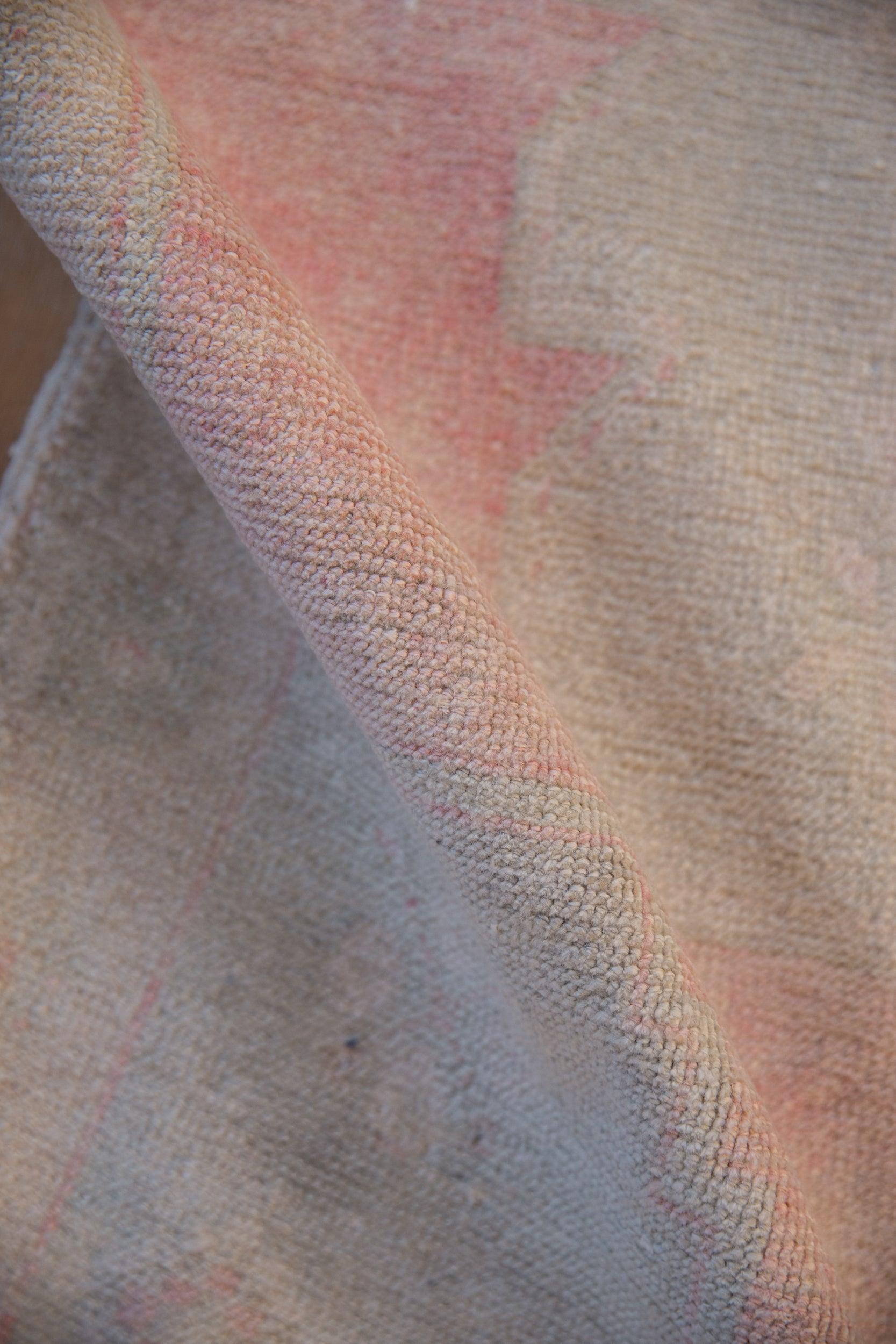 Annodato a mano Vintage Distressed Oushak Rug Runner in vendita