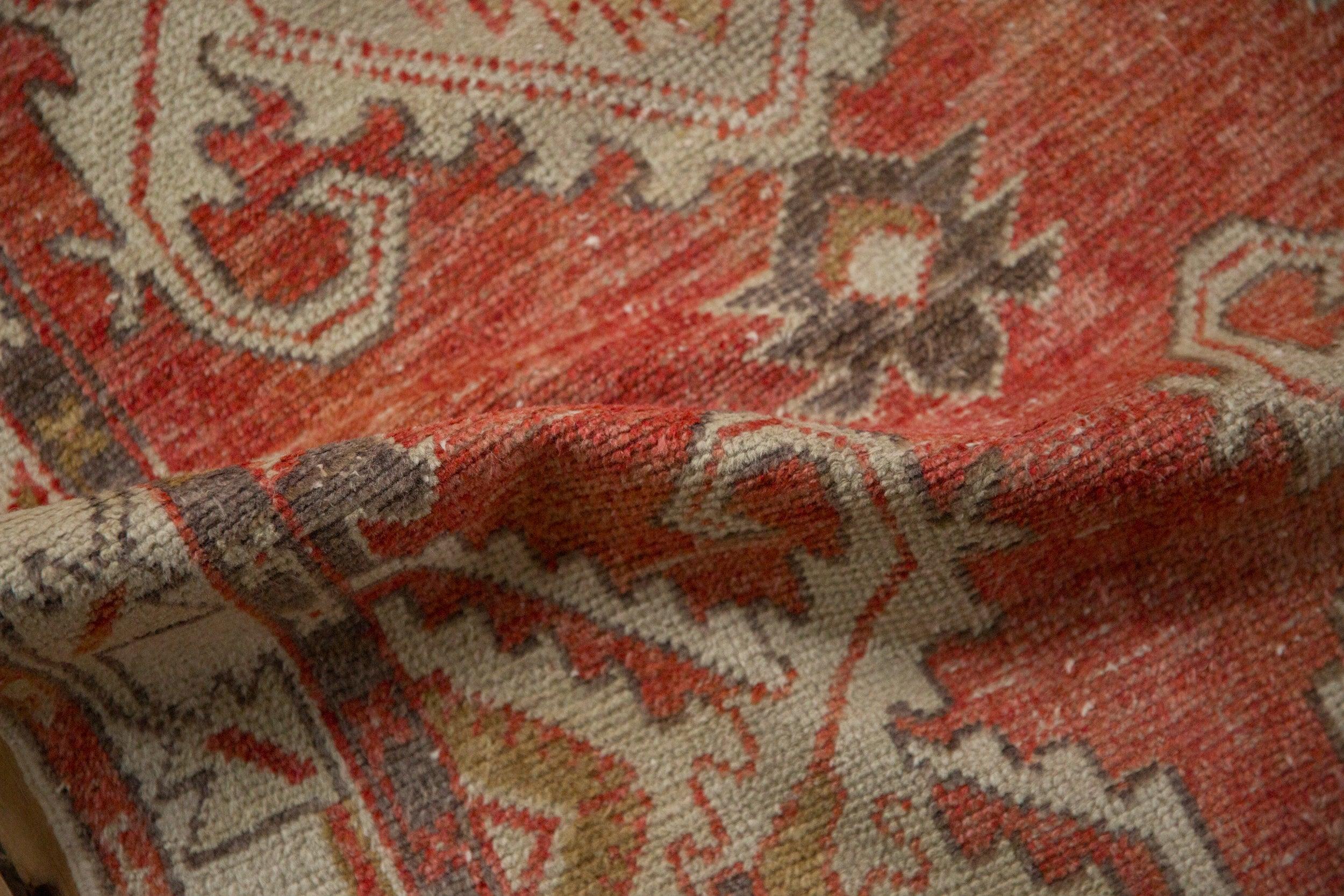 Annodato a mano Vintage Distressed Oushak Rug Runner in vendita