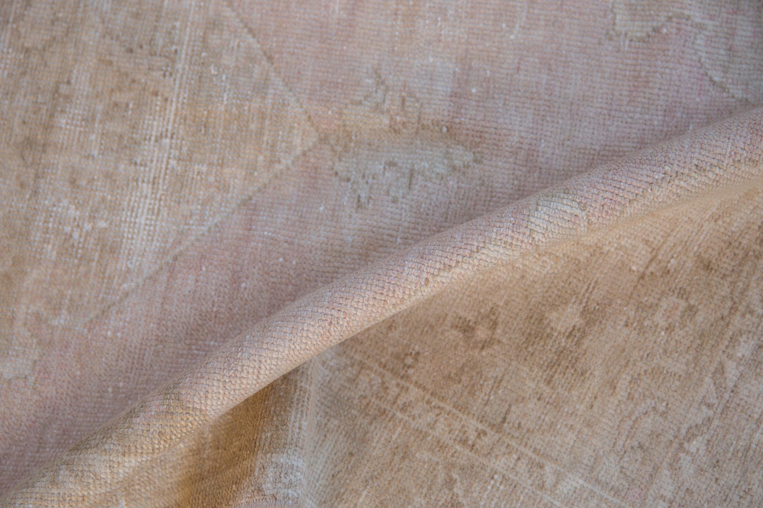 Vintage Distressed Oushak Teppich Läufer (Handgeknüpft) im Angebot