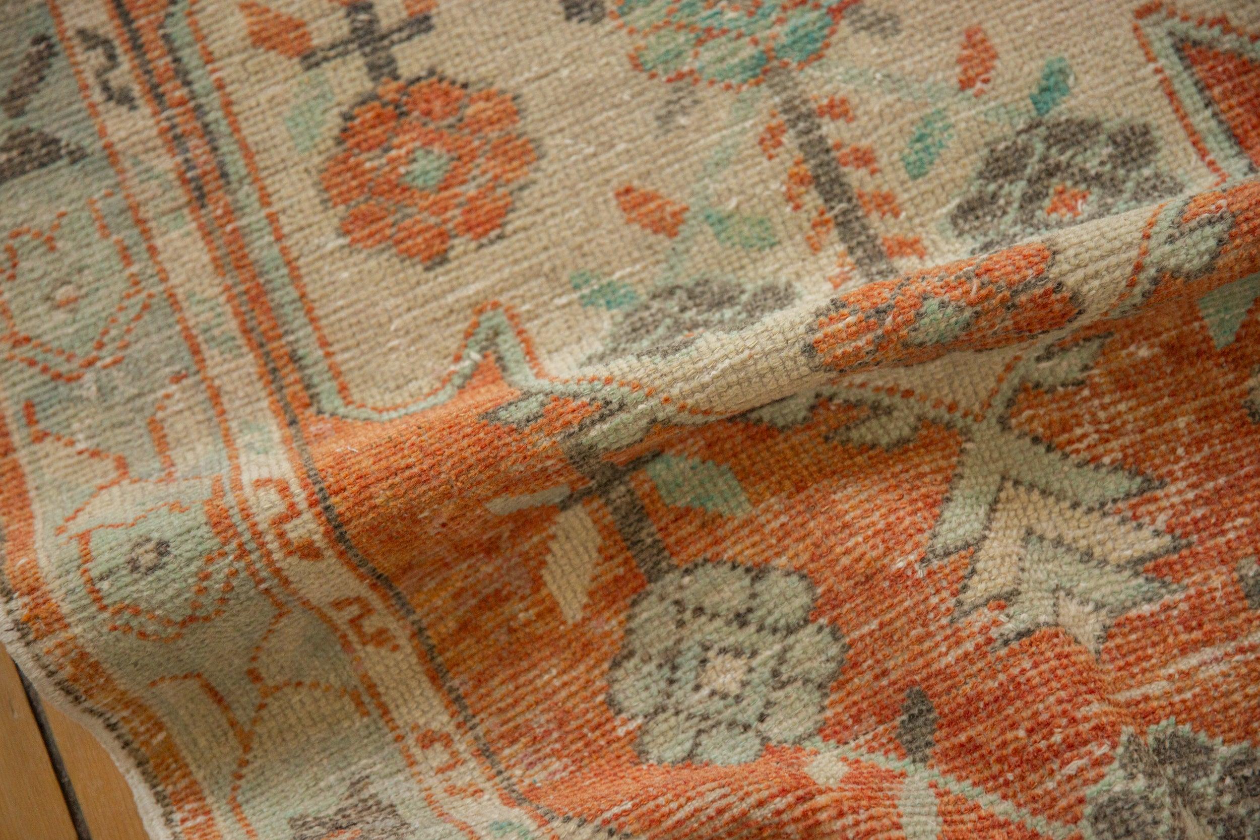 Vintage Distressed Oushak Teppich Läufer (Handgeknüpft) im Angebot