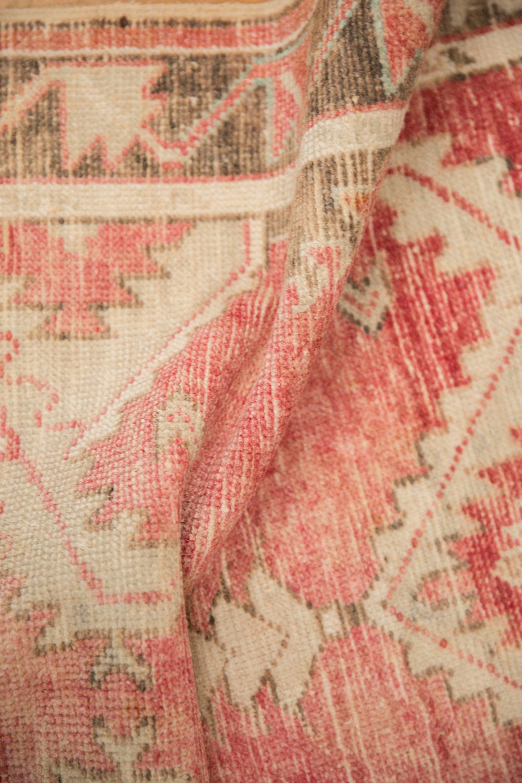 Vintage Distressed Oushak Teppich Läufer (Handgeknüpft) im Angebot