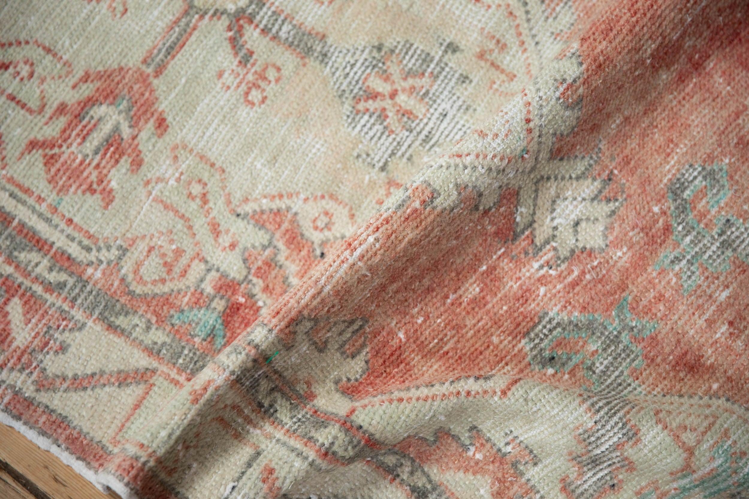 Vintage Distressed Oushak Teppich Läufer (Handgeknüpft) im Angebot