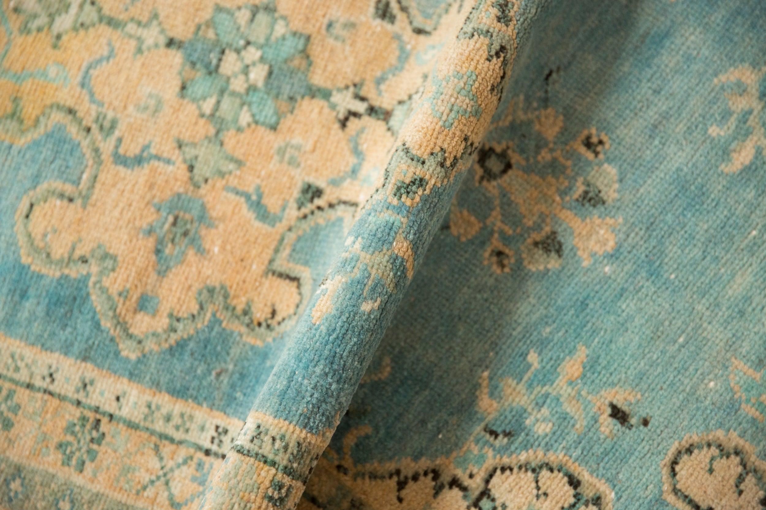 Vintage Distressed Oushak Teppich Läufer (Handgeknüpft) im Angebot