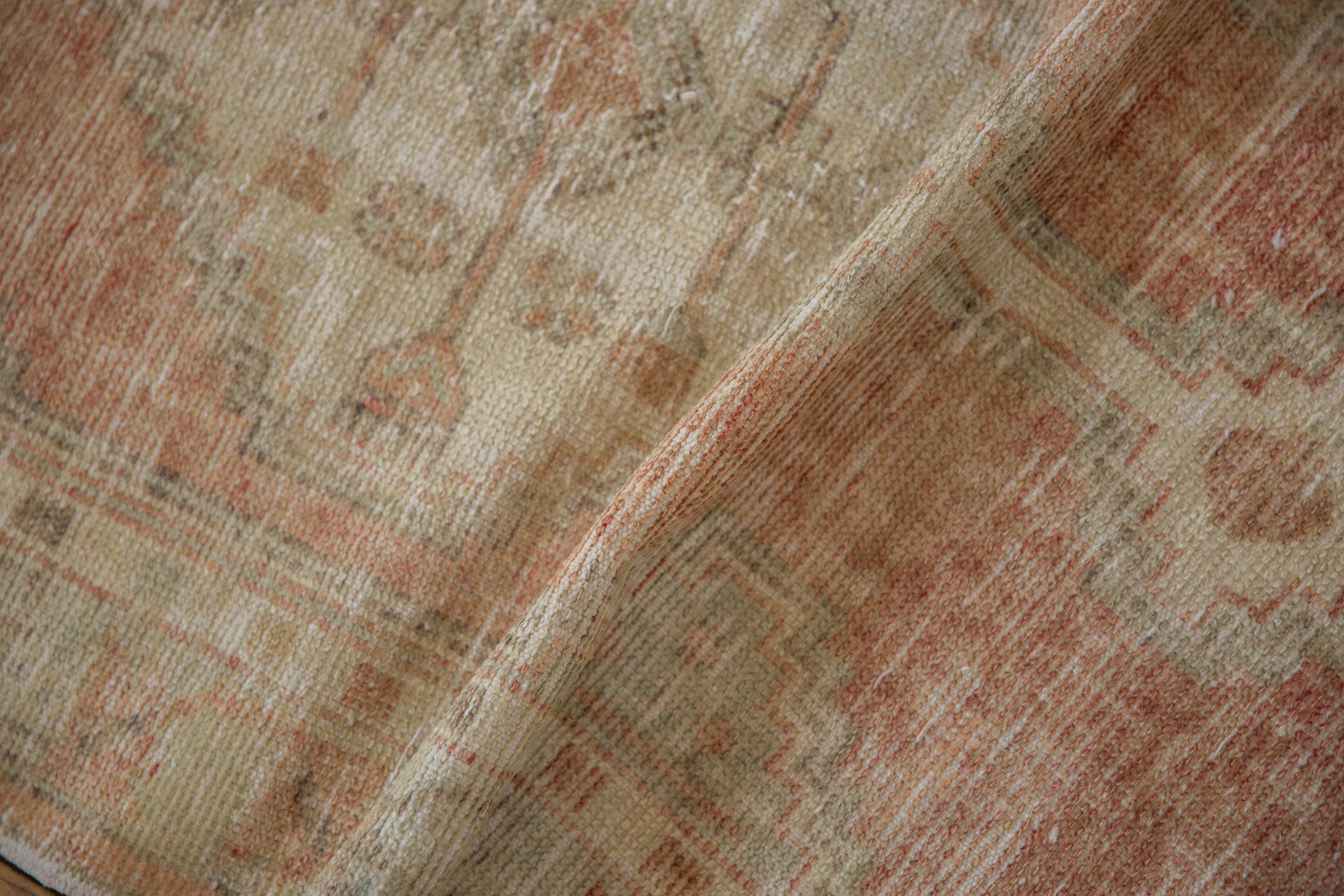 Vintage Distressed Oushak Teppich Läufer (Handgeknüpft) im Angebot