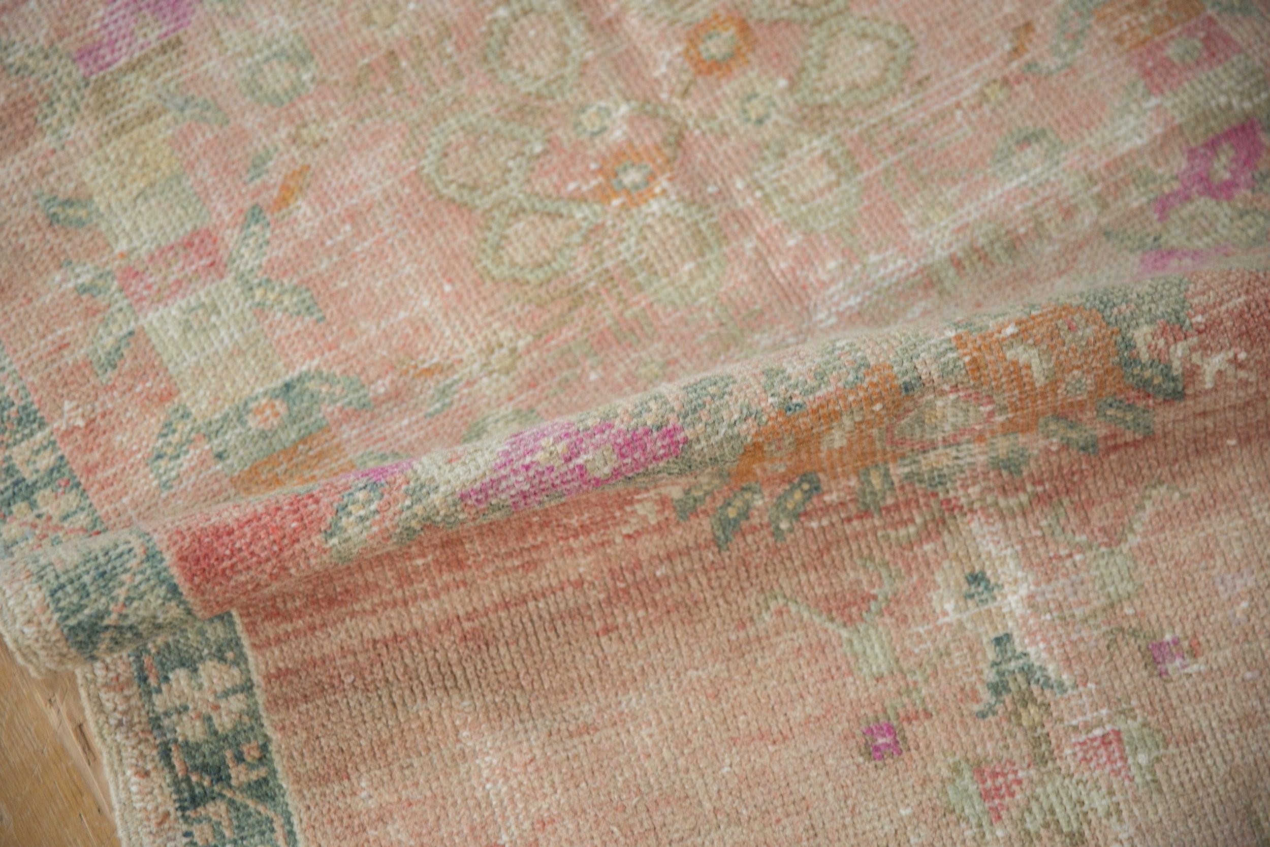 Vintage Distressed Oushak Teppich Läufer (Handgeknüpft) im Angebot