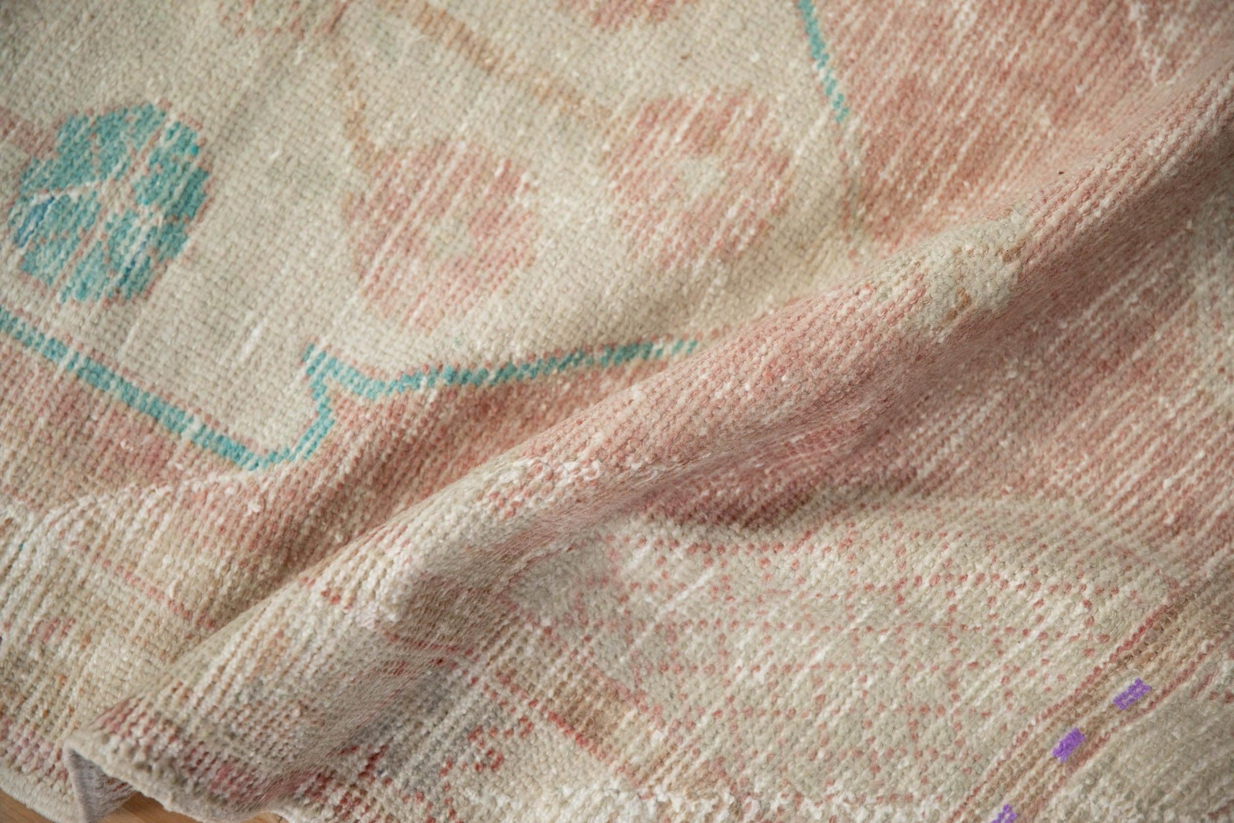 Annodato a mano Tappeto Oushak Vintage Distressed Runner in vendita