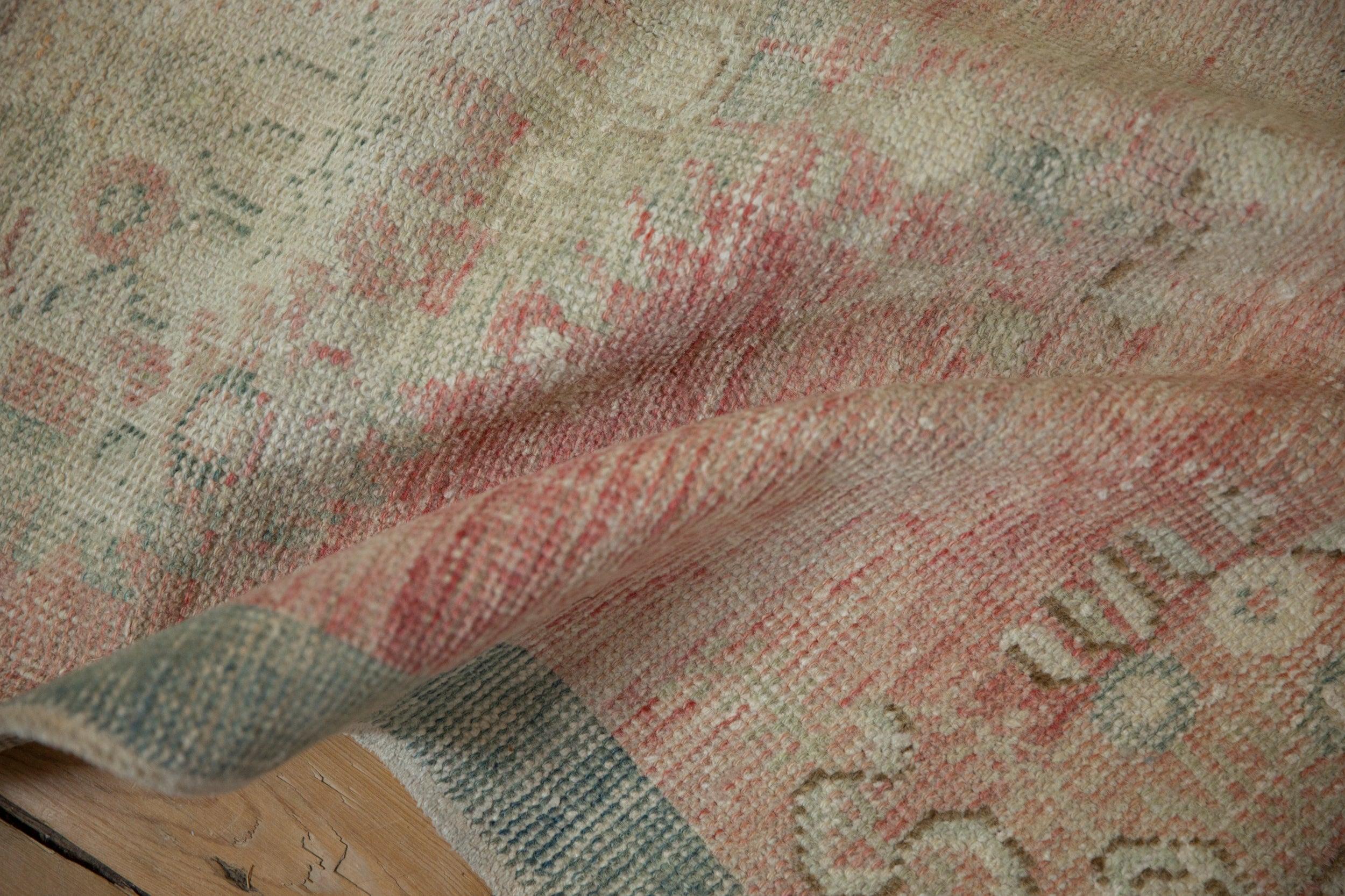 Vintage Distressed Oushak Teppich Läufer (Handgeknüpft) im Angebot