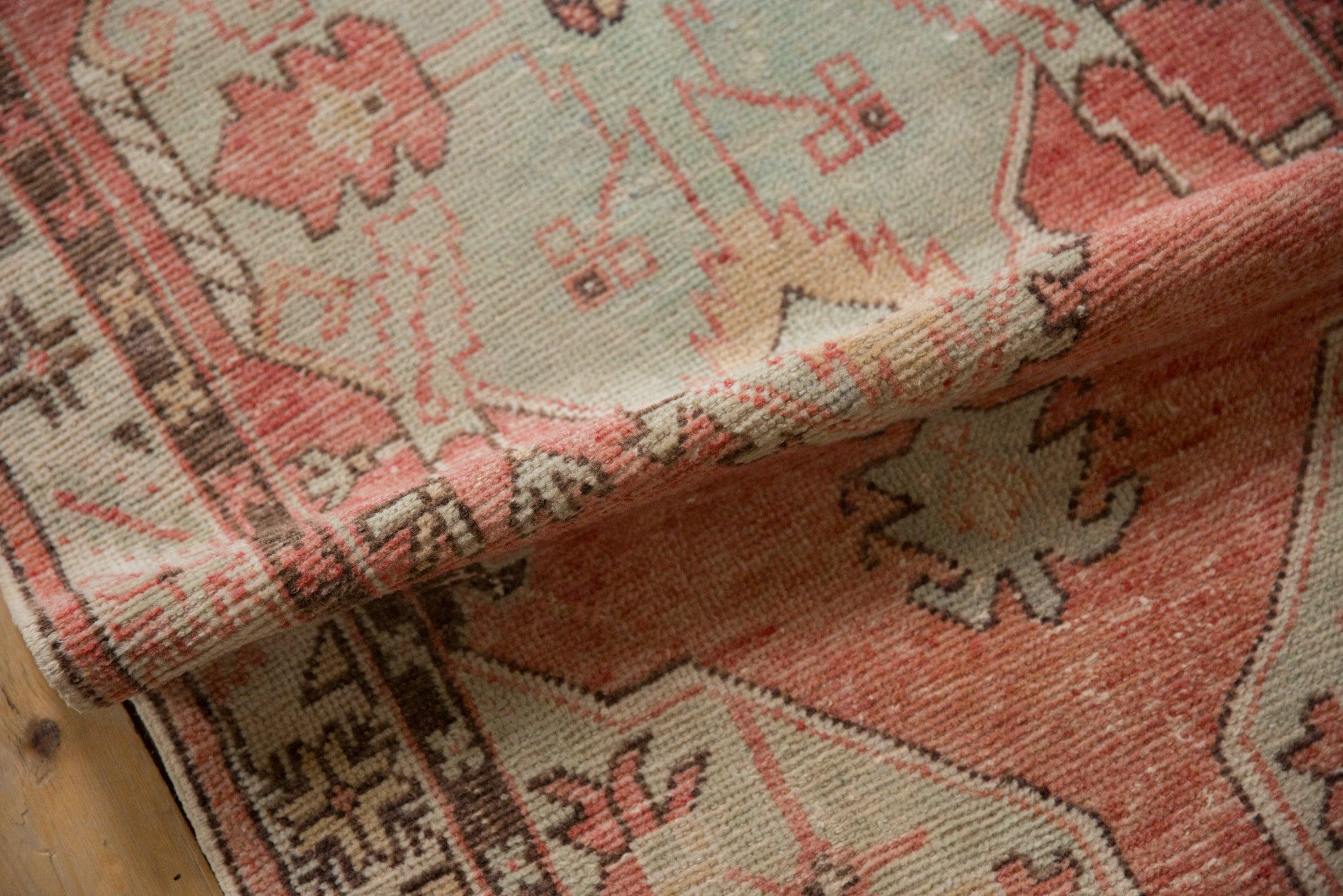 Vintage Distressed Oushak Teppich Läufer (Handgeknüpft) im Angebot