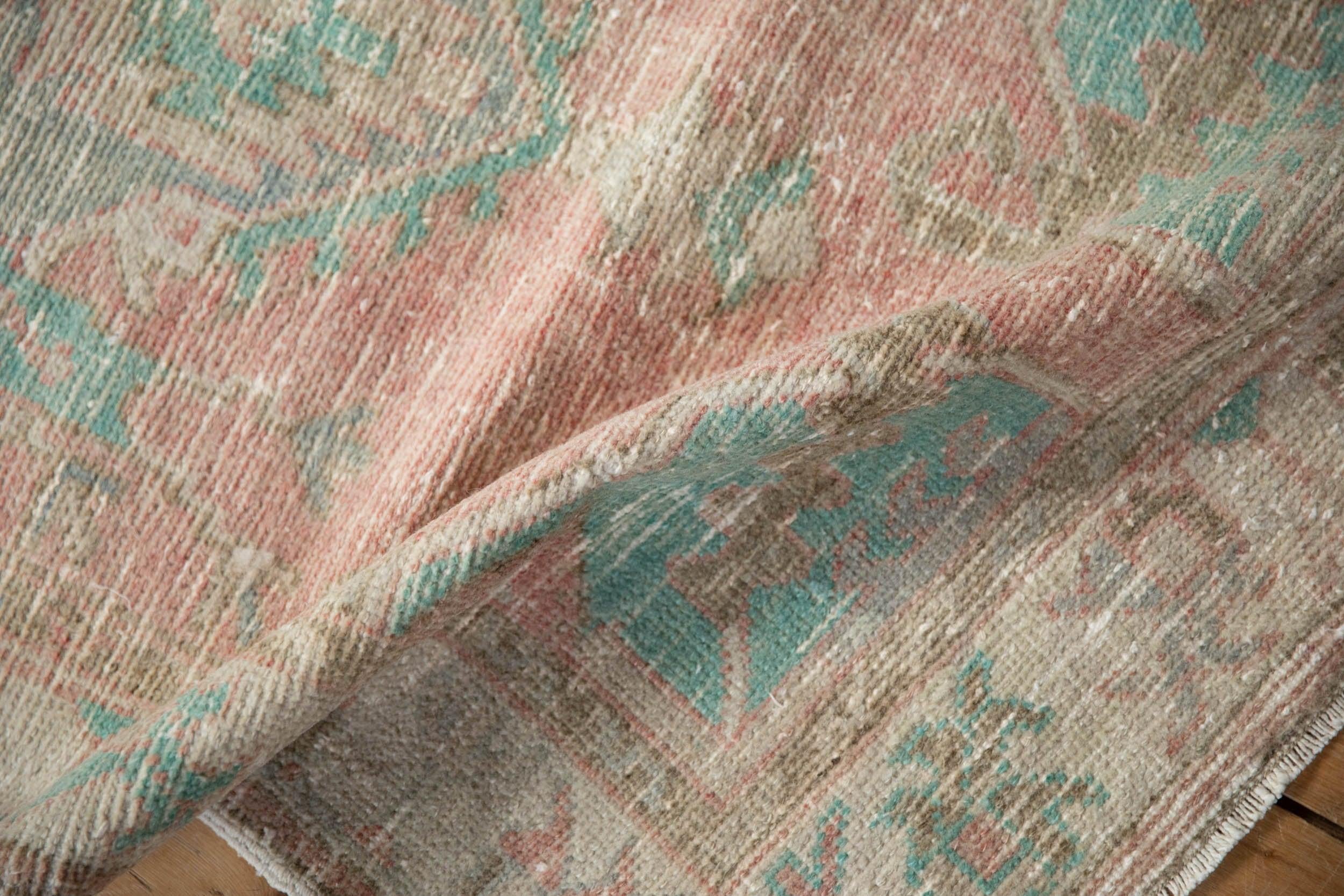 Vintage Distressed Oushak Teppich Läufer (Handgeknüpft) im Angebot