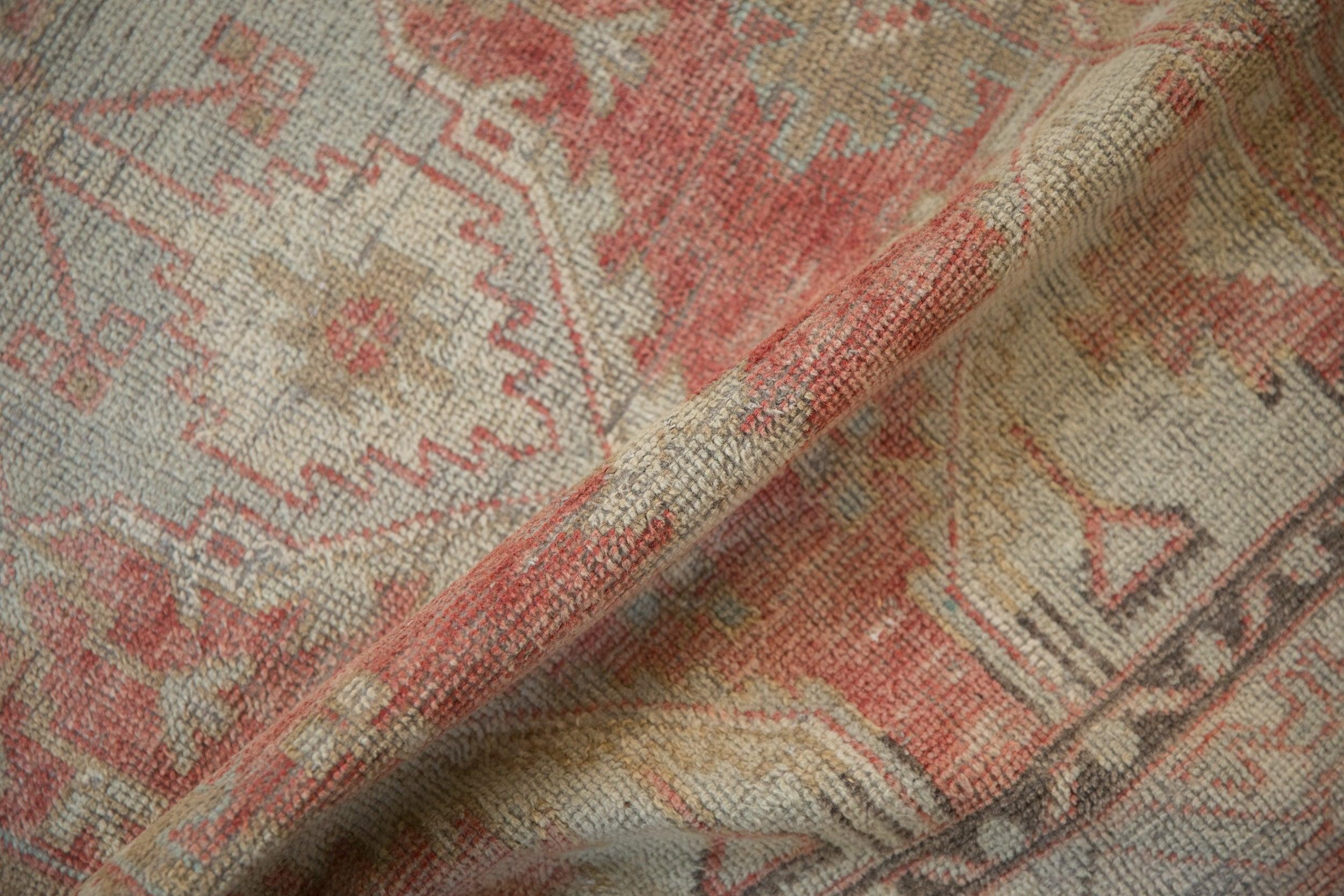 Vintage Distressed Oushak Teppich Läufer (Handgeknüpft) im Angebot