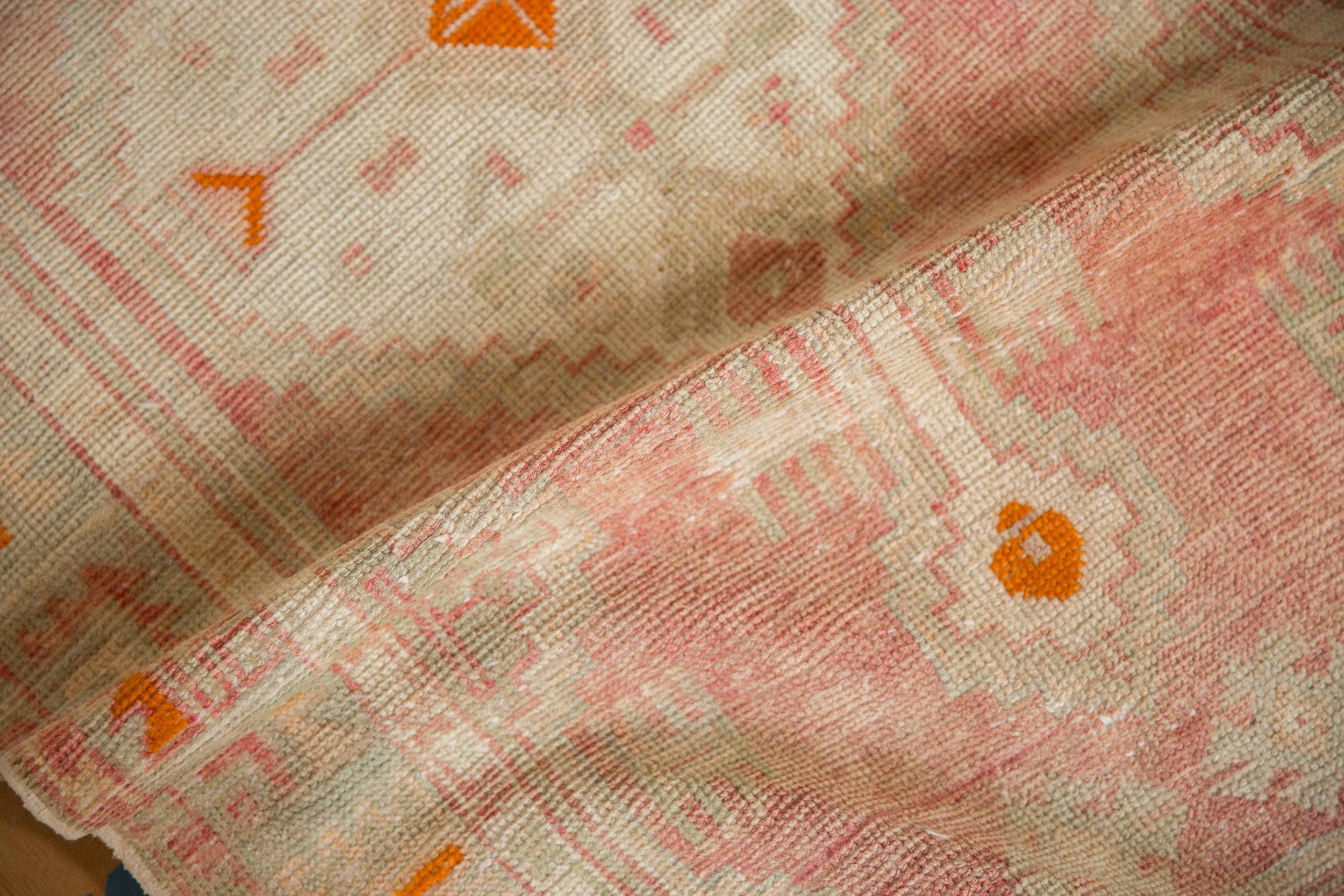 Vintage Distressed Oushak Teppich Läufer (Handgeknüpft) im Angebot