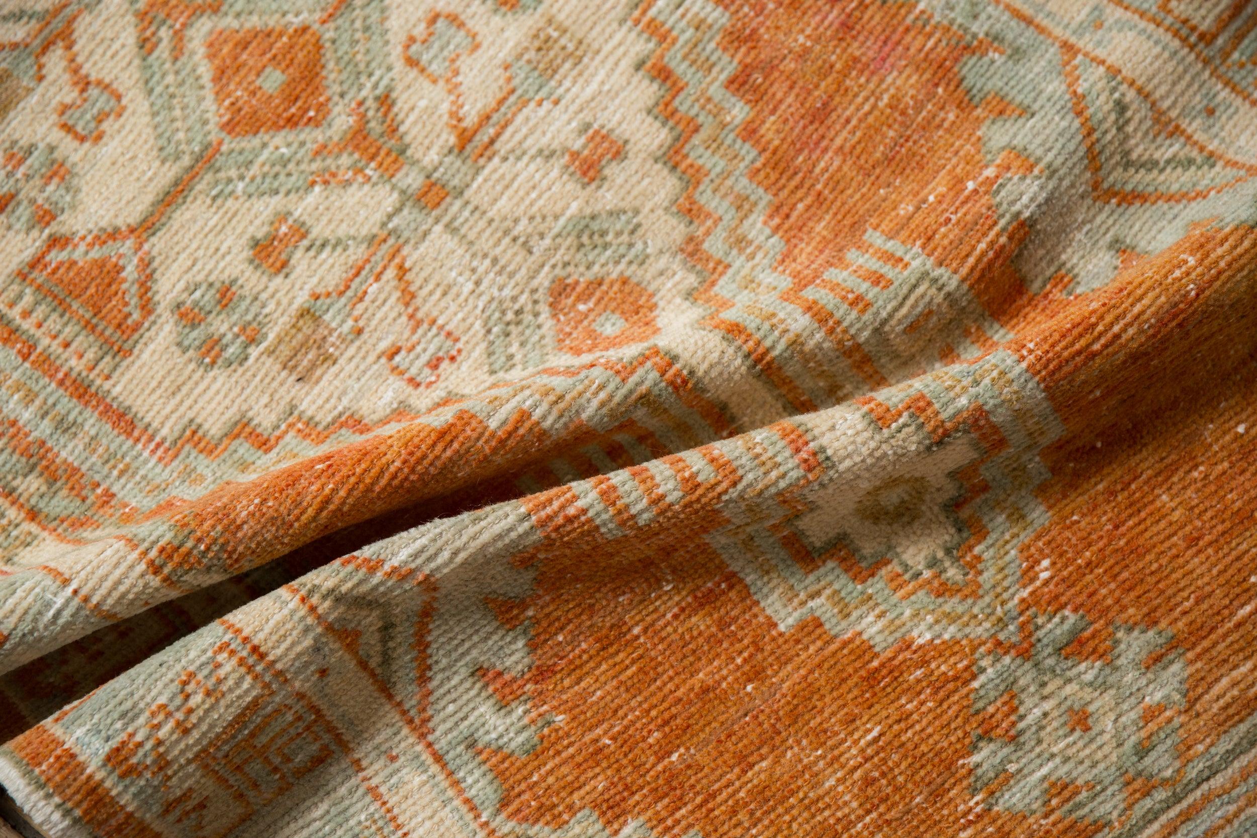 Vintage Distressed Oushak Teppich Läufer (Handgeknüpft) im Angebot
